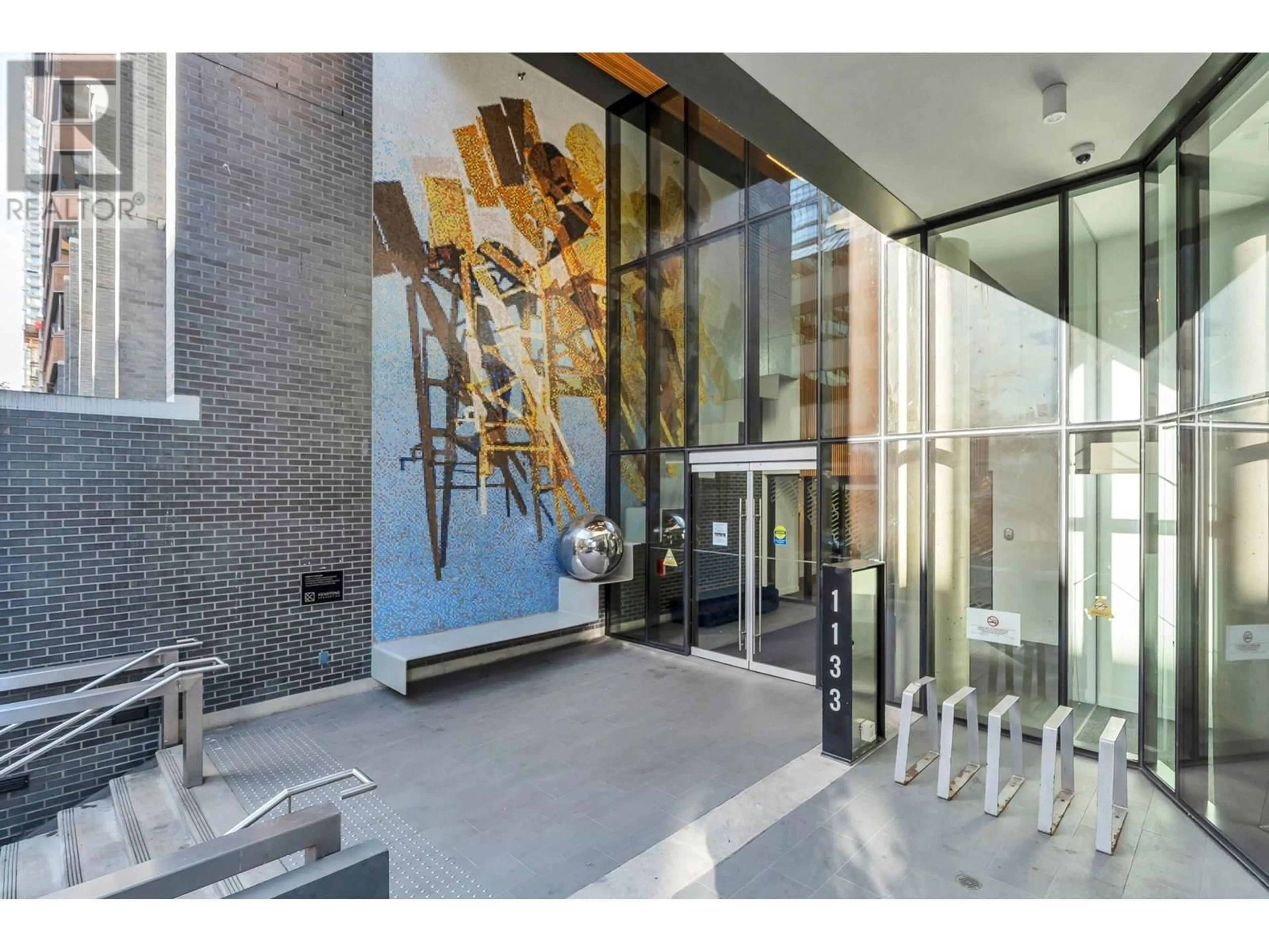Indoor foyer for 809 - 1133 HORNBY STREET, Vancouver British Columbia V6Z1W1
