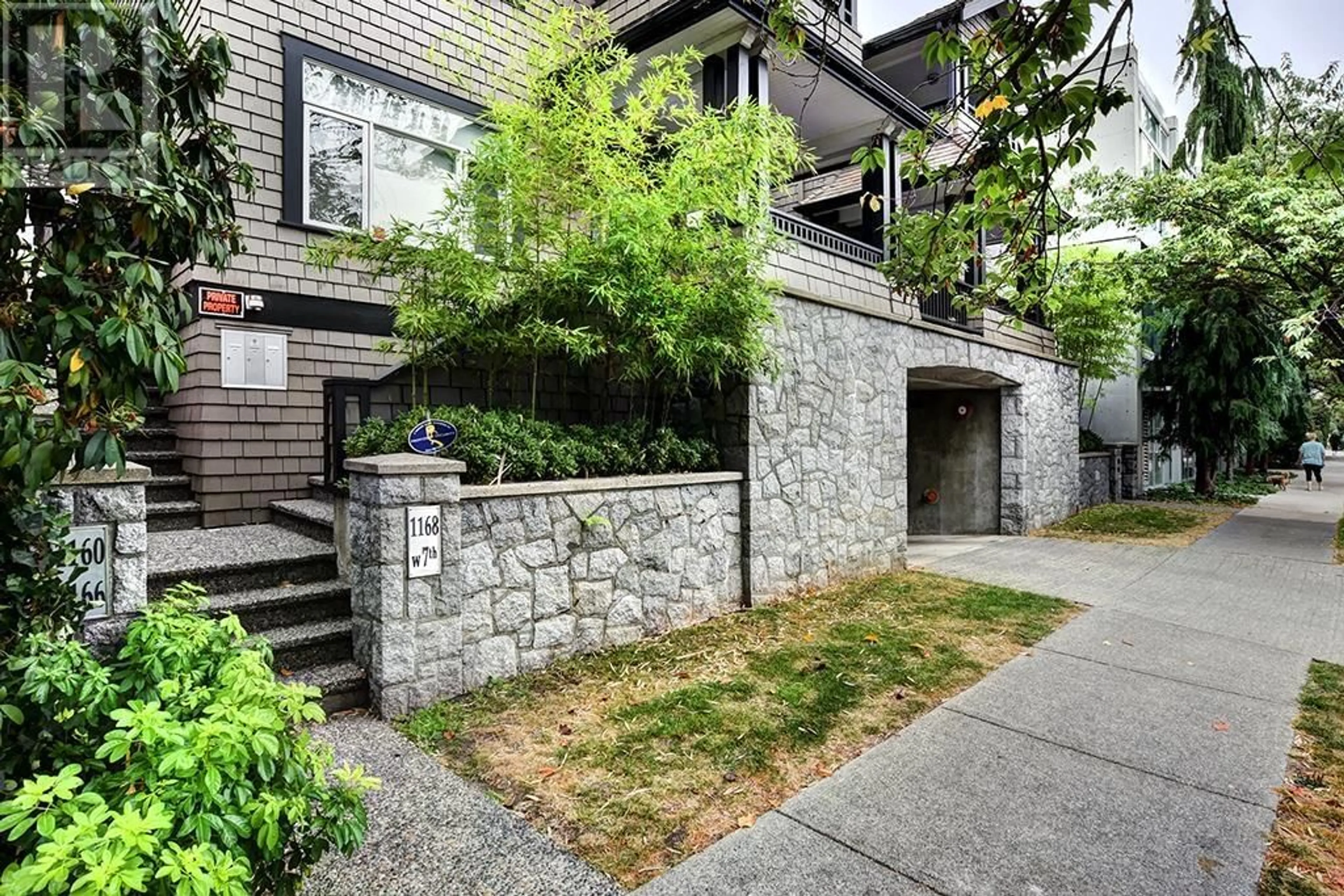 Patio, street for 1168 7TH AVENUE, Vancouver British Columbia V6H1B4