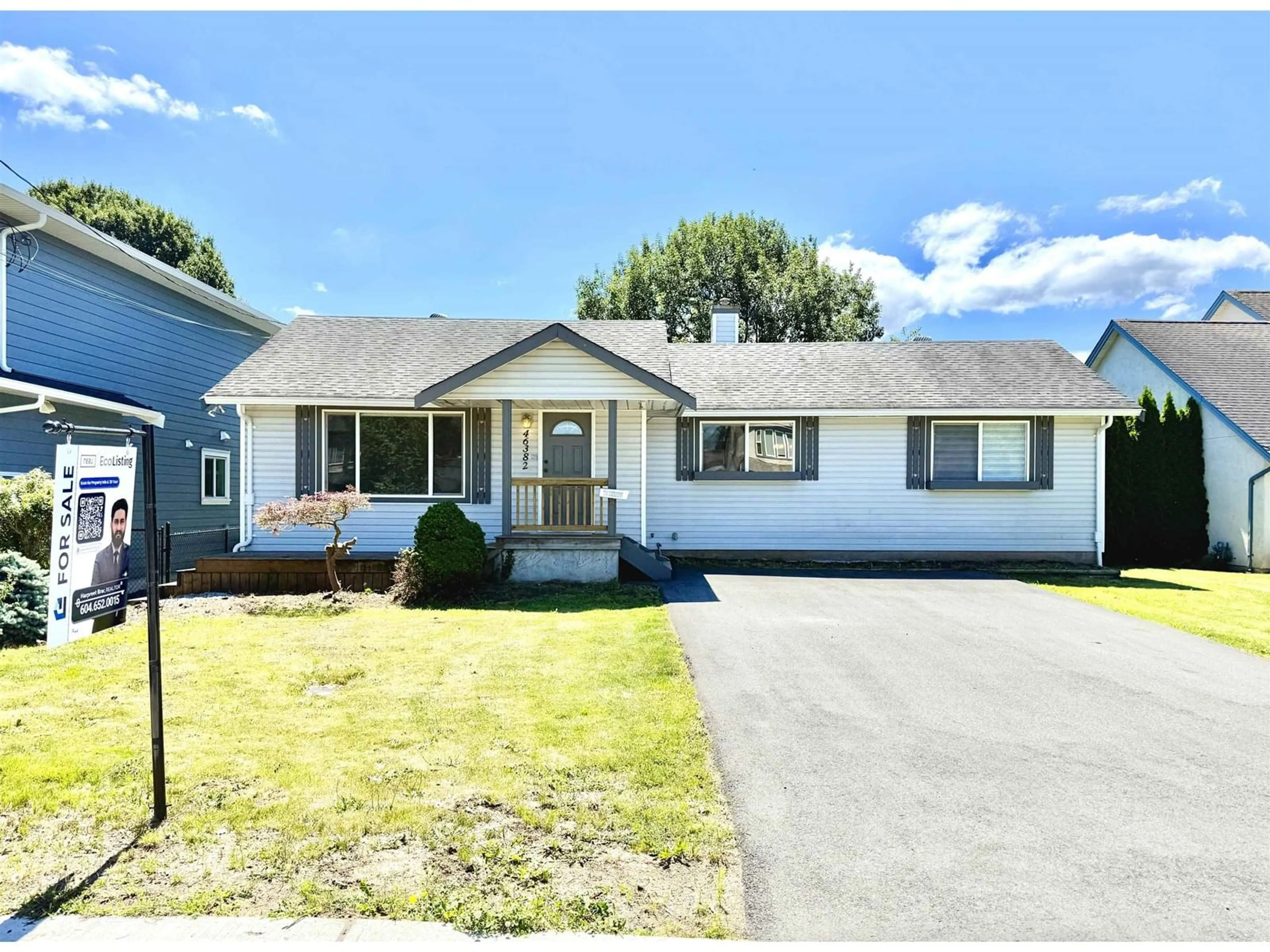 Home with vinyl exterior material, street for 46382 STEVENSON ROAD, Chilliwack British Columbia V2R3S6