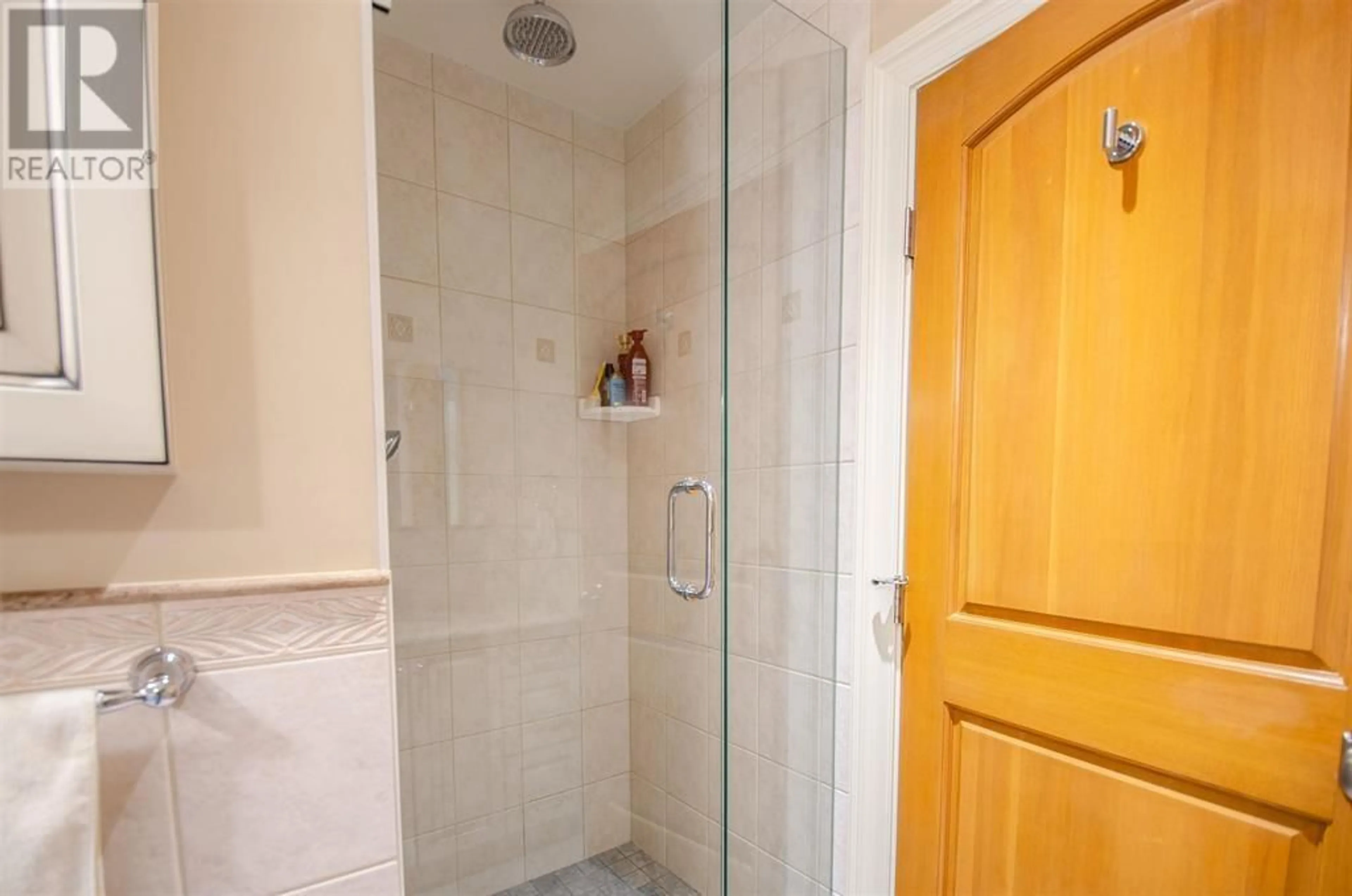 Standard bathroom, ceramic/tile floor for 5085 1 AVENUE, Delta British Columbia V4M1B4