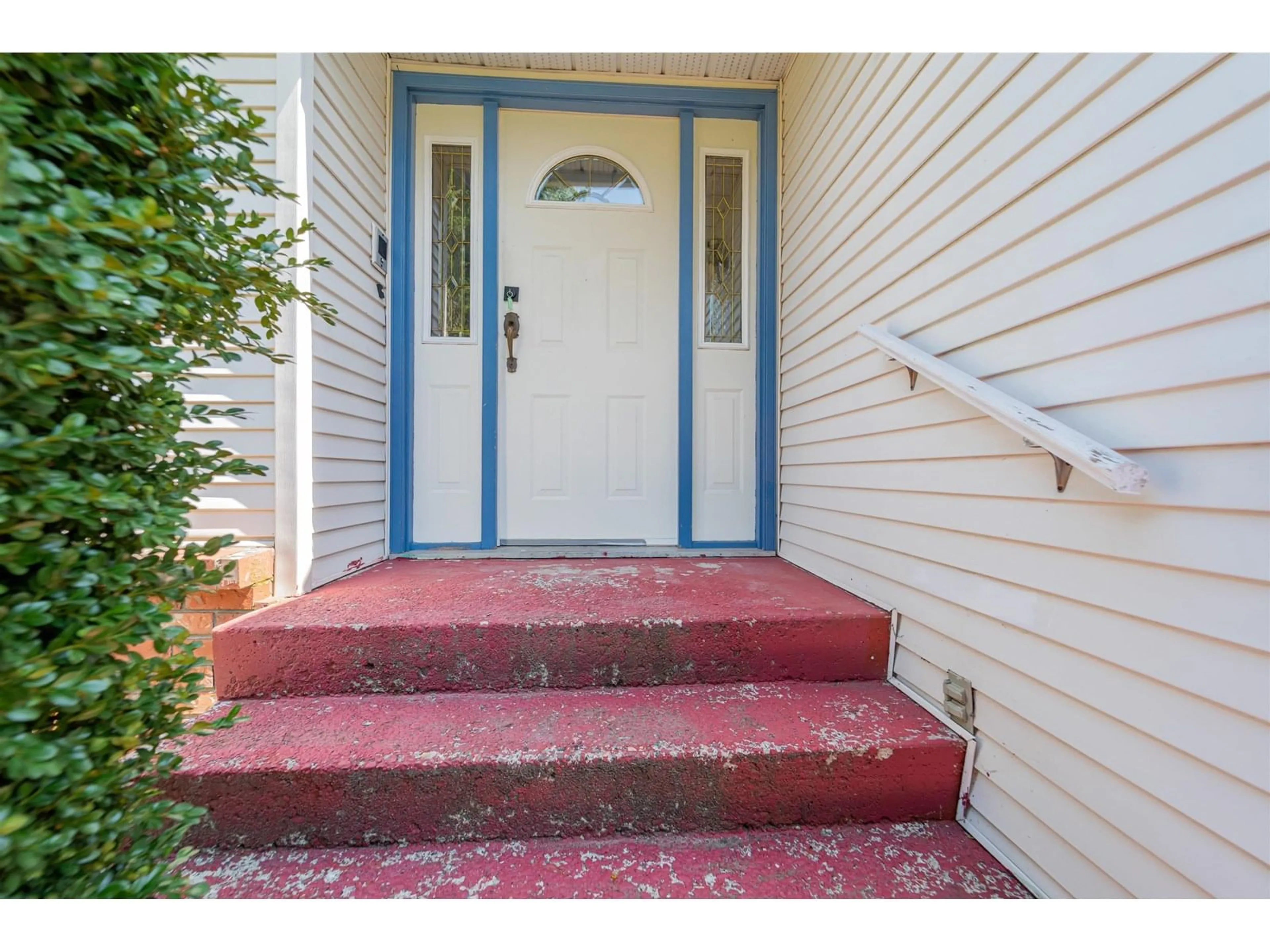 Indoor entryway for 9692 157B, Surrey British Columbia V4N2T3
