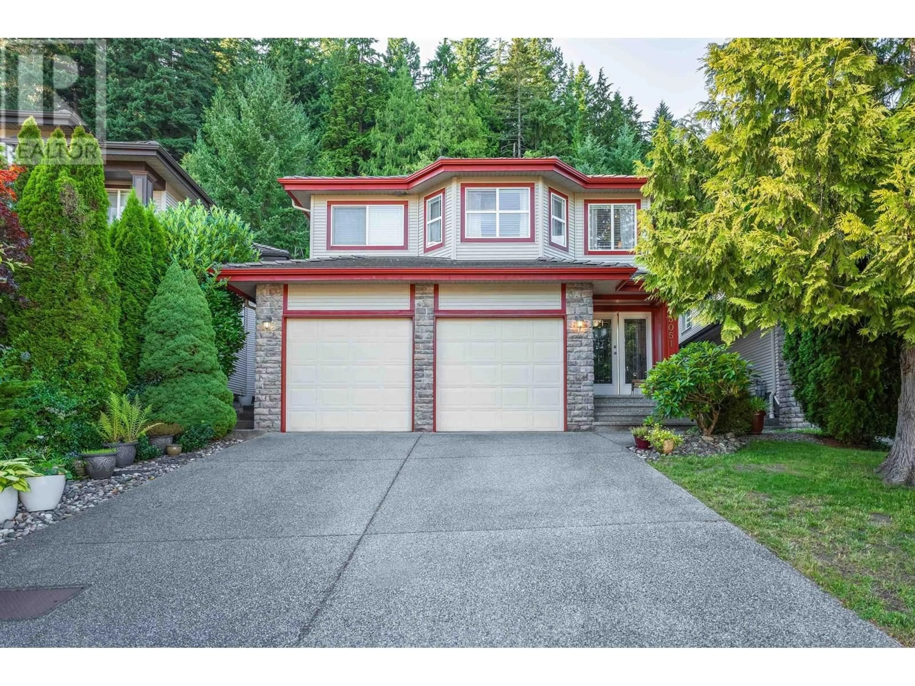 Home with vinyl exterior material, street for 3051 SIENNA COURT, Coquitlam British Columbia V3E3N7