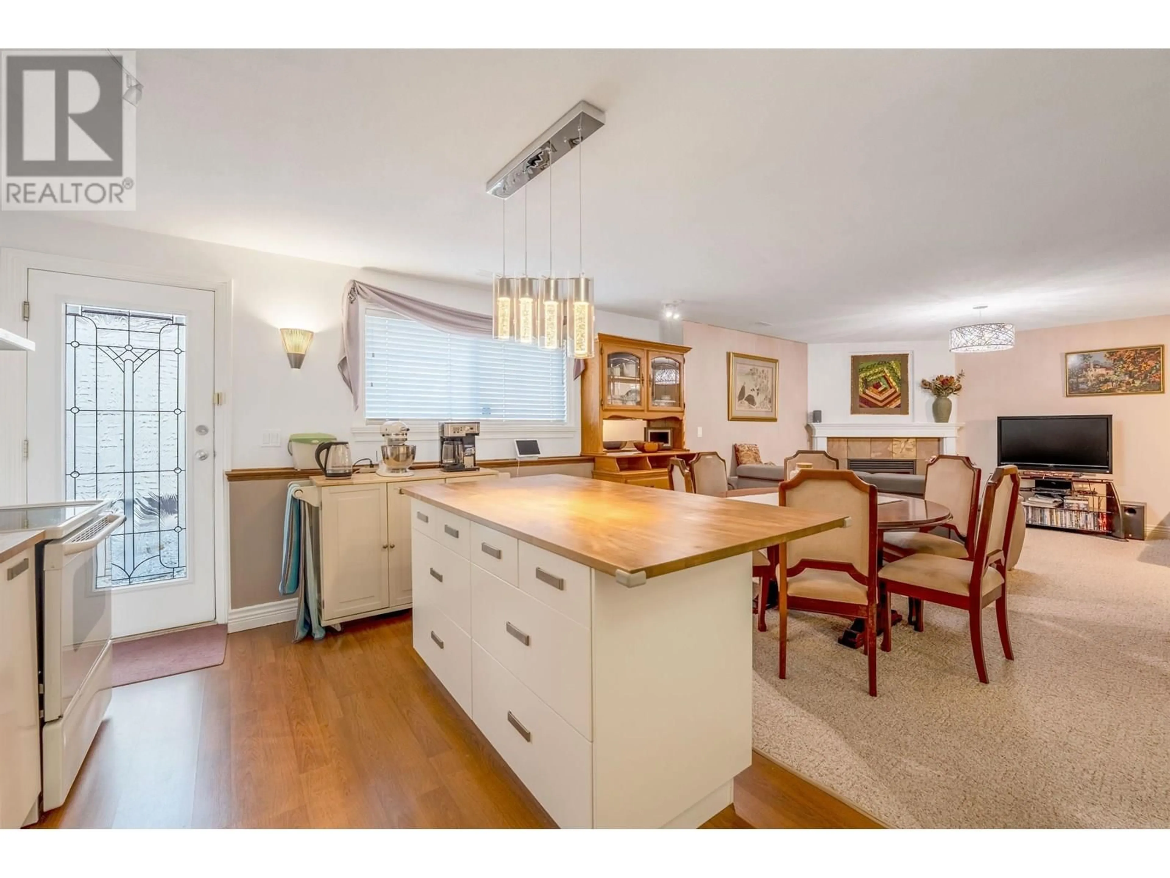 Open concept kitchen, wood/laminate floor for 3051 SIENNA COURT, Coquitlam British Columbia V3E3N7