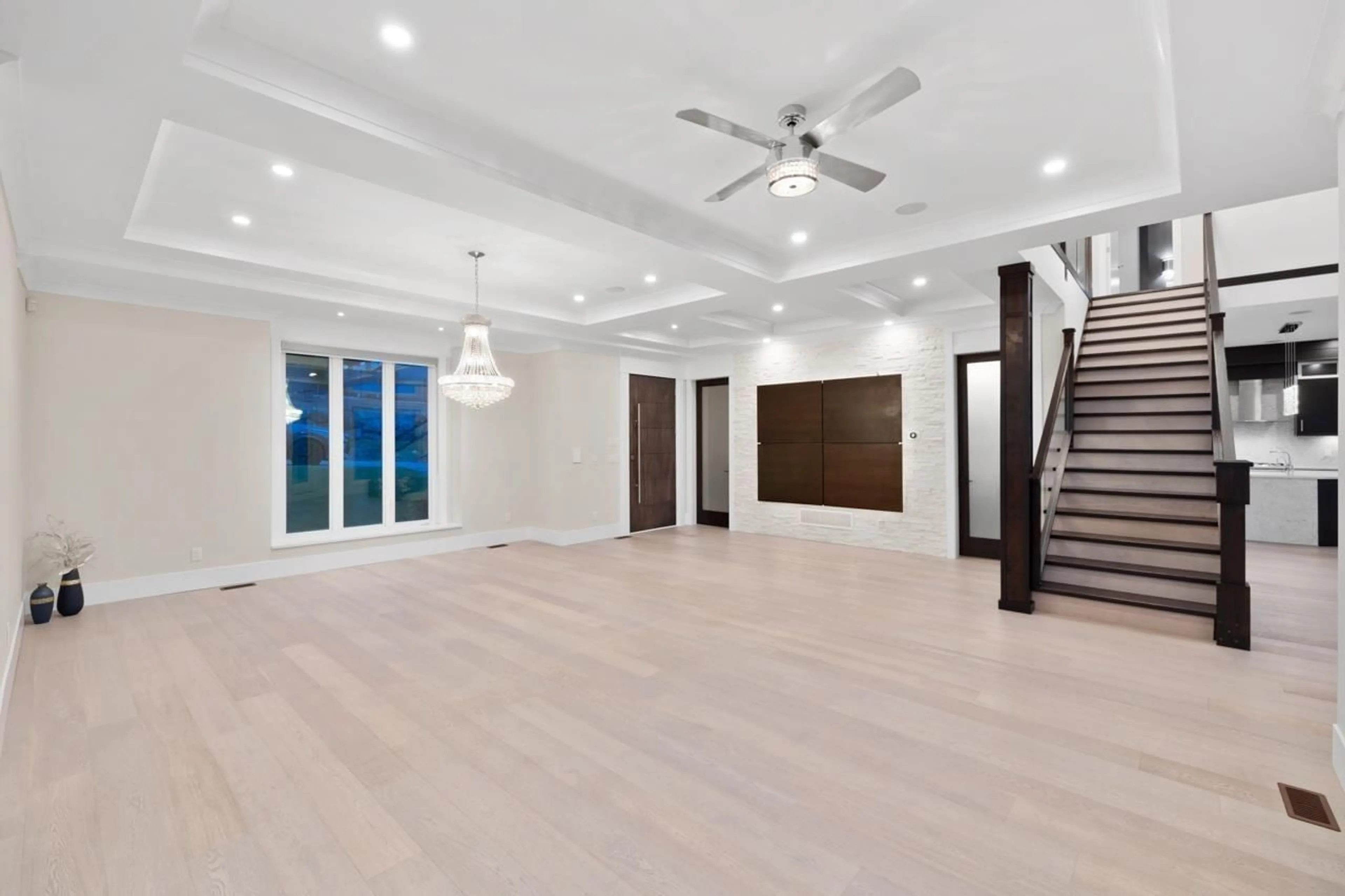 Indoor foyer for 36420 EPWORTH, Abbotsford British Columbia V3G0B2
