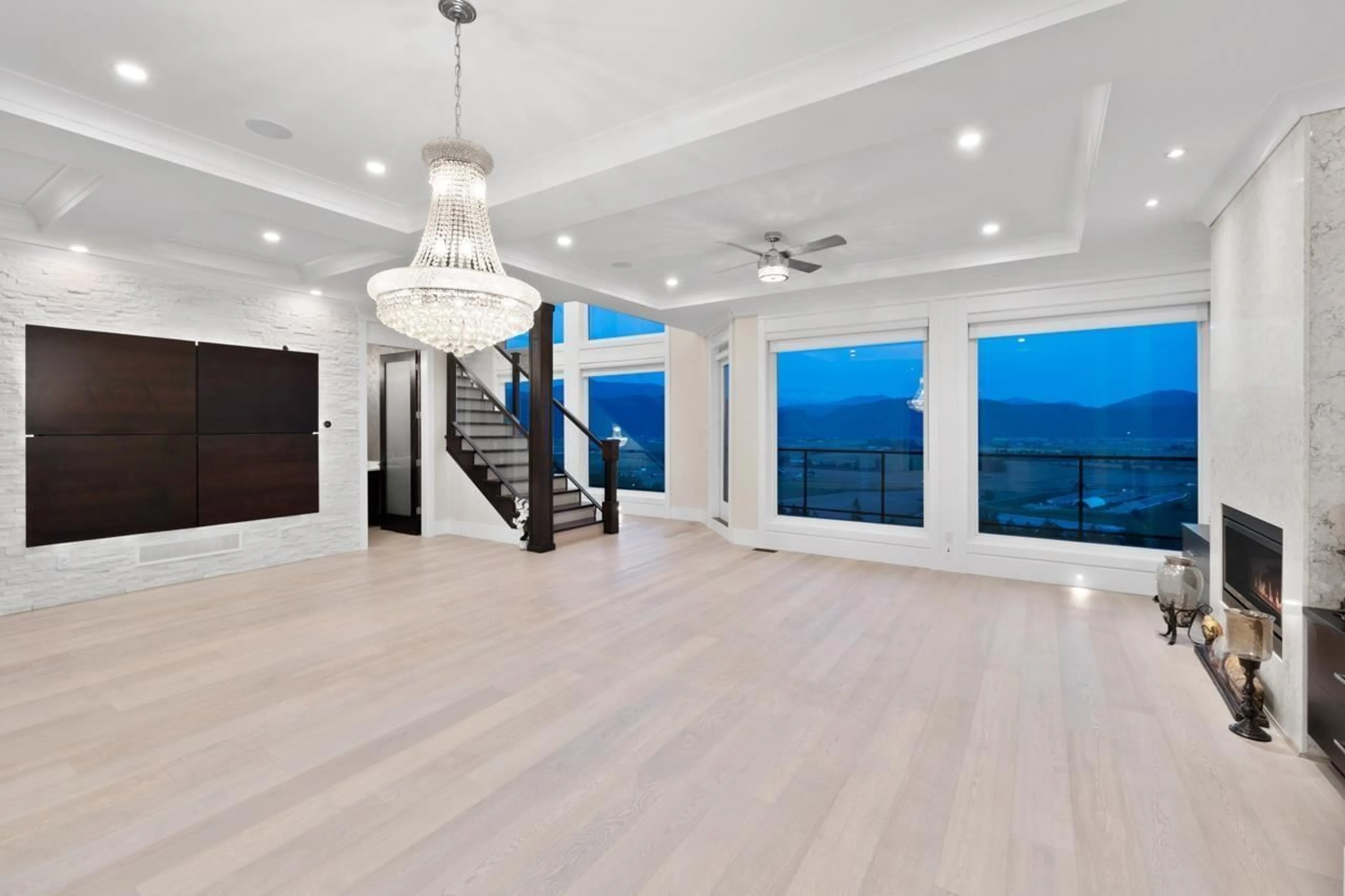 Indoor foyer for 36420 EPWORTH, Abbotsford British Columbia V3G0B2