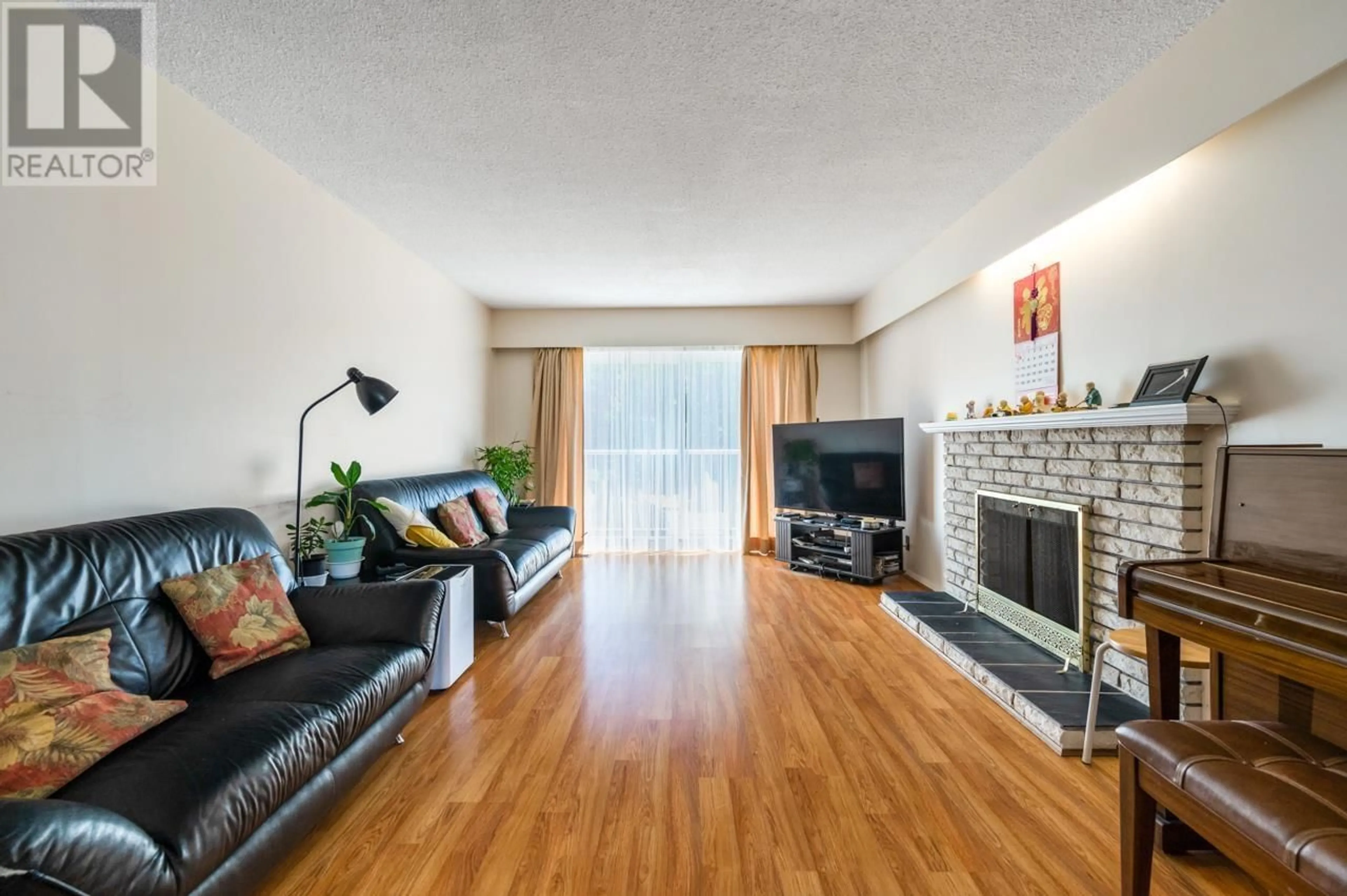 Living room with furniture, wood/laminate floor for 6205 KIRKLAND STREET, Vancouver British Columbia V5S3P8