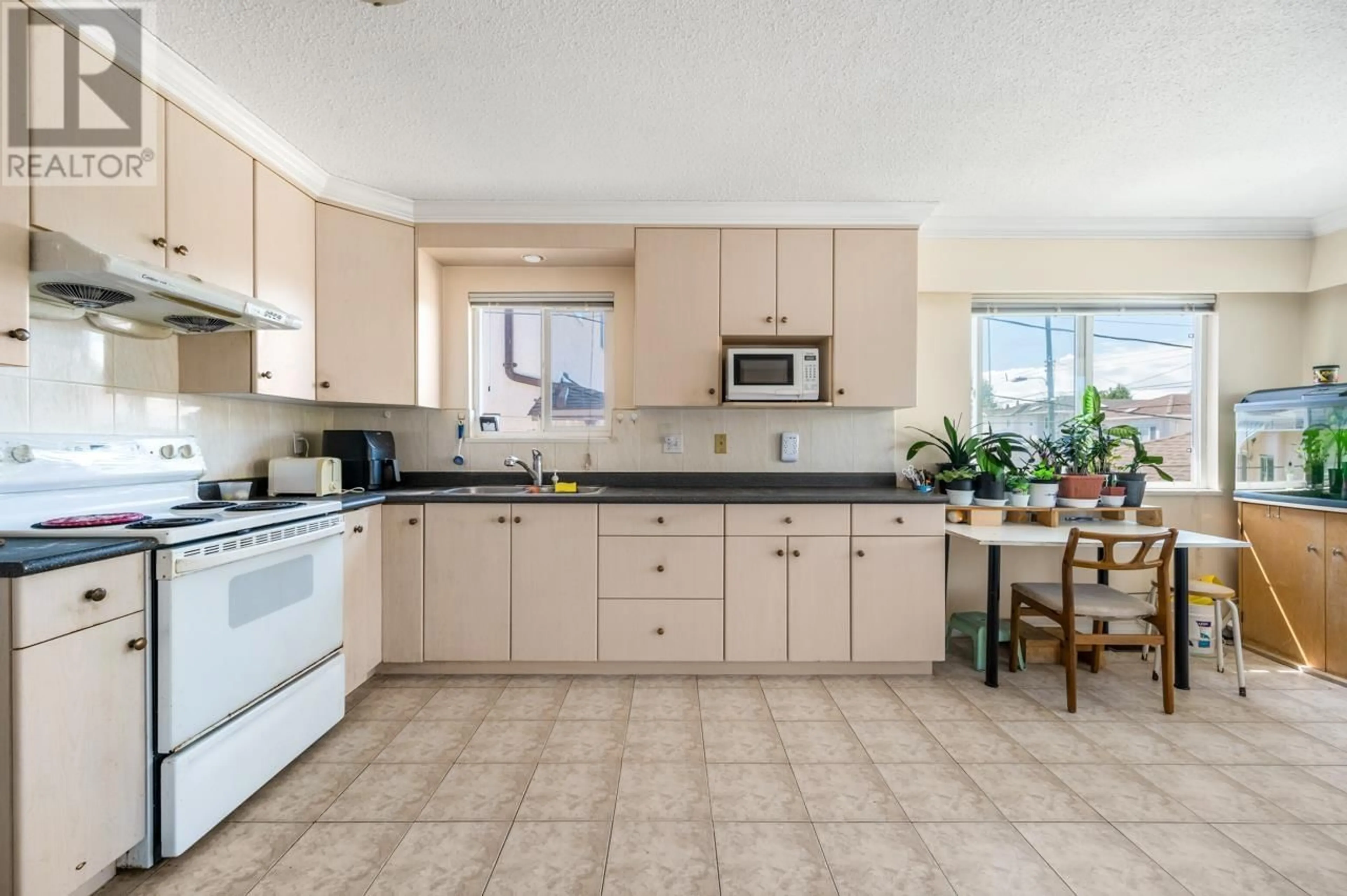 Standard kitchen, ceramic/tile floor for 6205 KIRKLAND STREET, Vancouver British Columbia V5S3P8