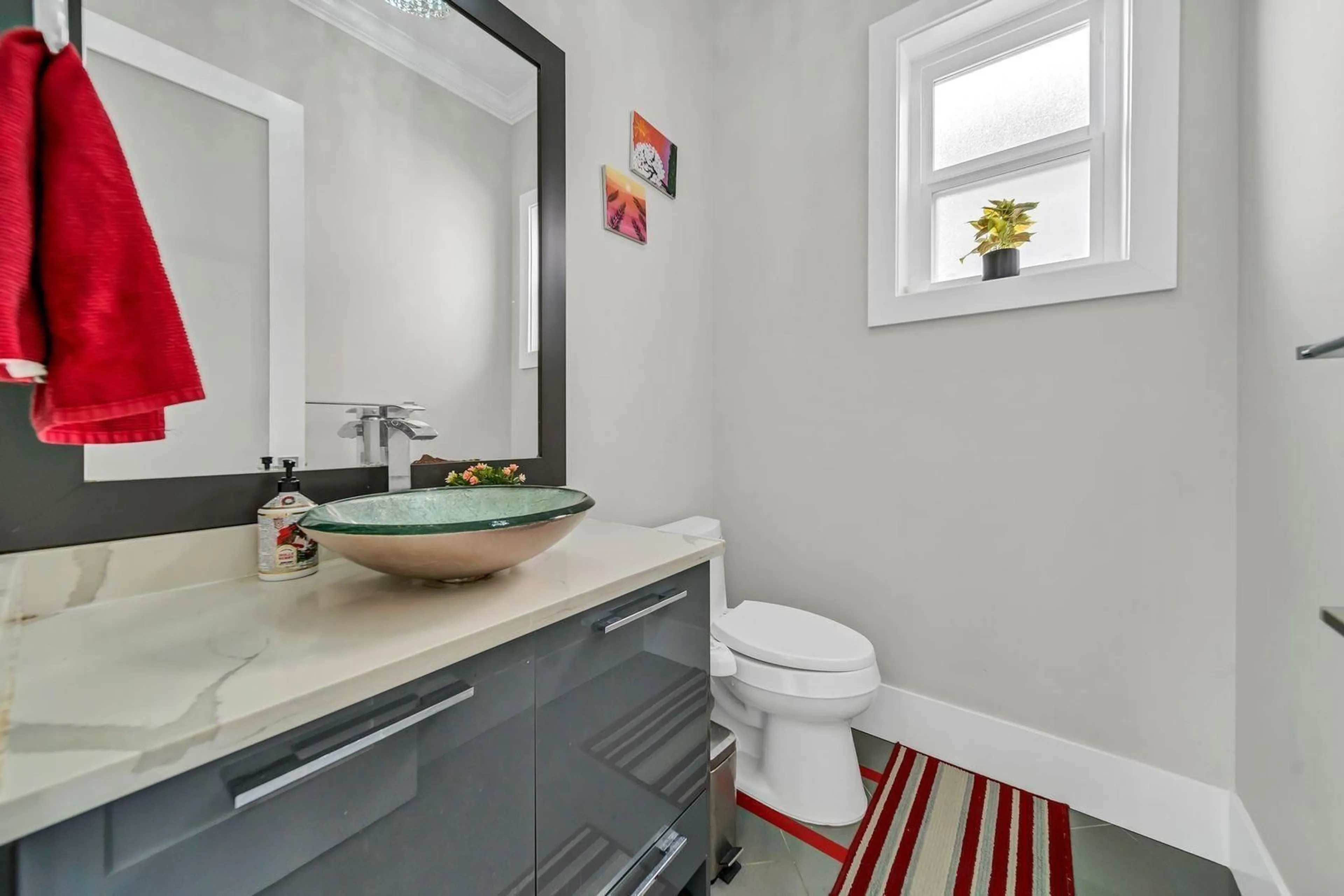 Contemporary bathroom, ceramic/tile floor for 14039 59A, Surrey British Columbia V3X1E3