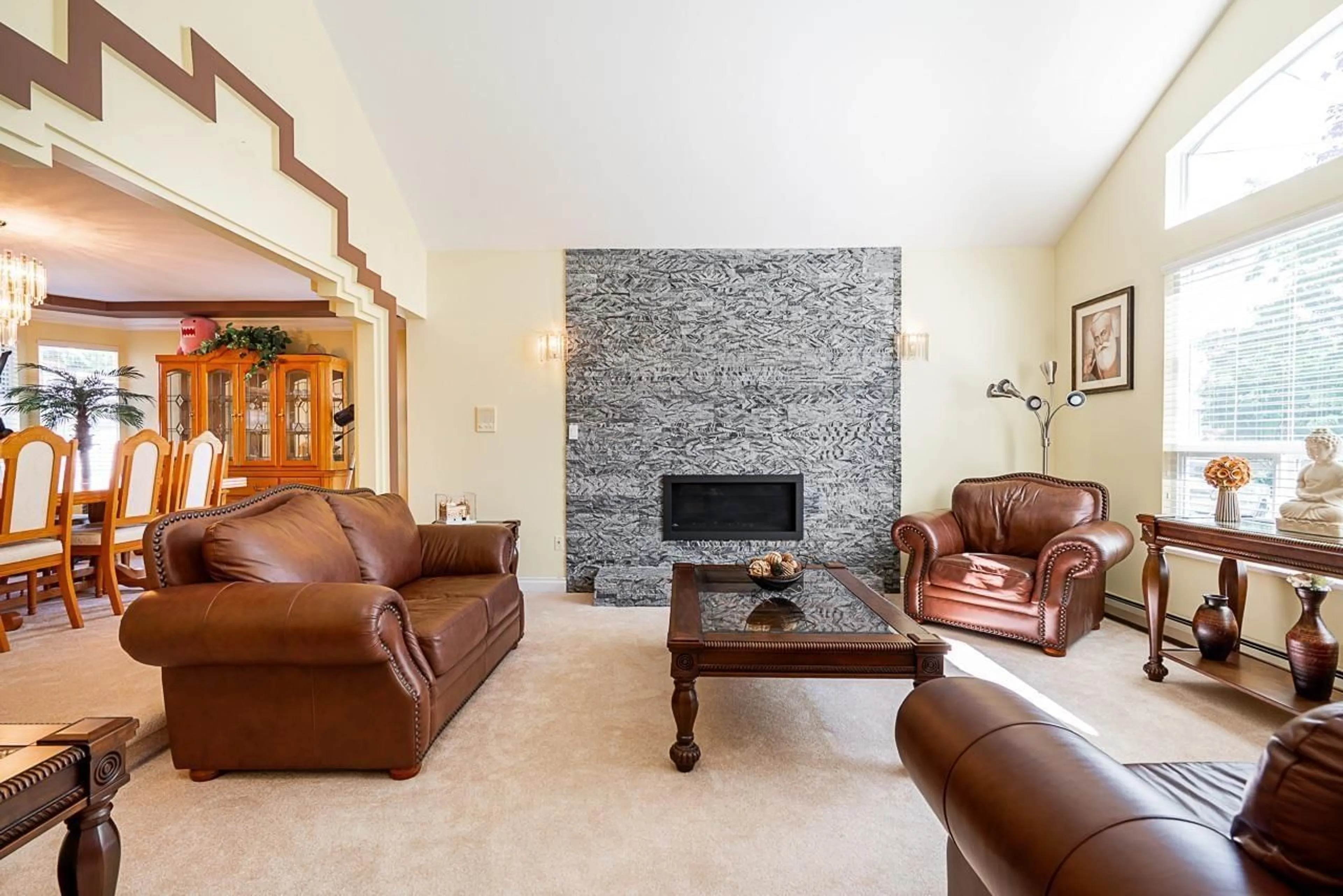 Living room with furniture, ceramic/tile floor for 14331 82, Surrey British Columbia V3W0J4