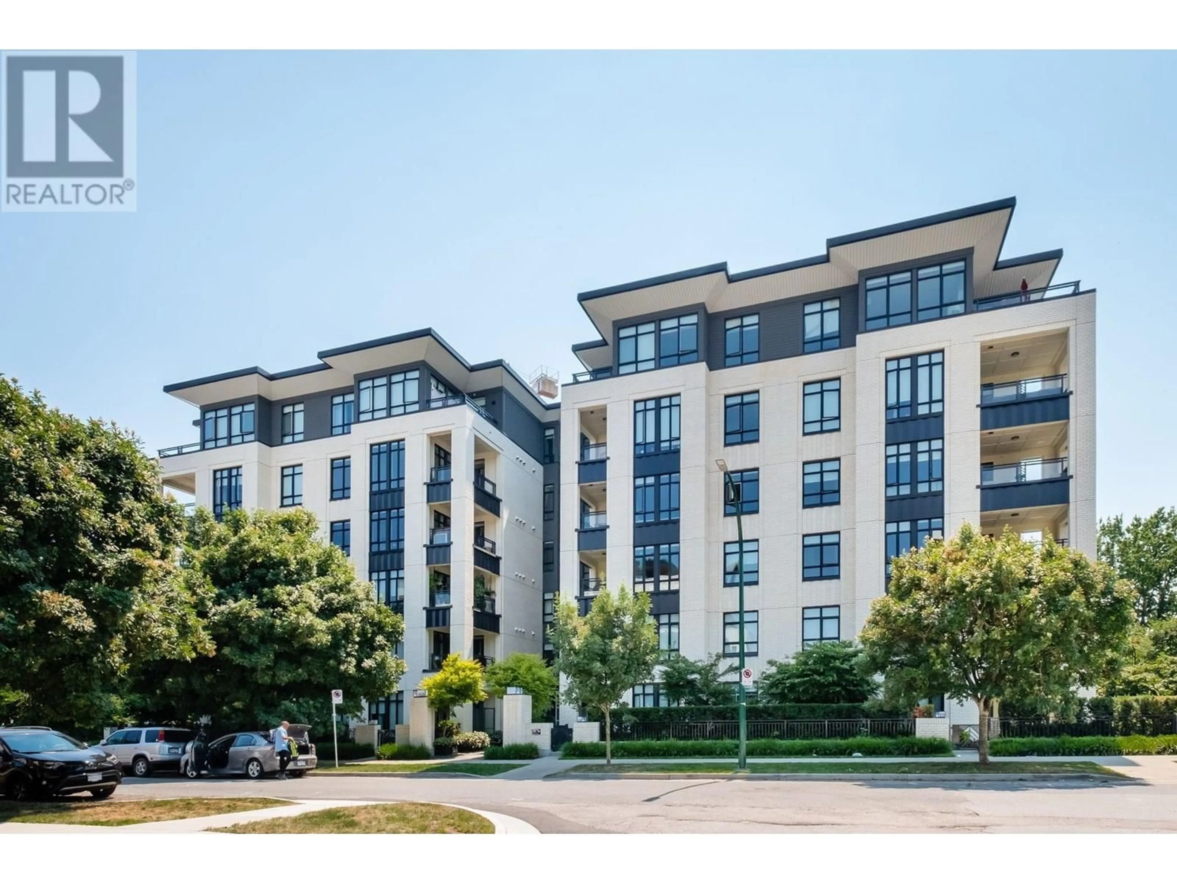 A pic from outside/outdoor area/front of a property/back of a property/a pic from drone, building for 209 - 168 35TH AVENUE, Vancouver British Columbia V5W1A6