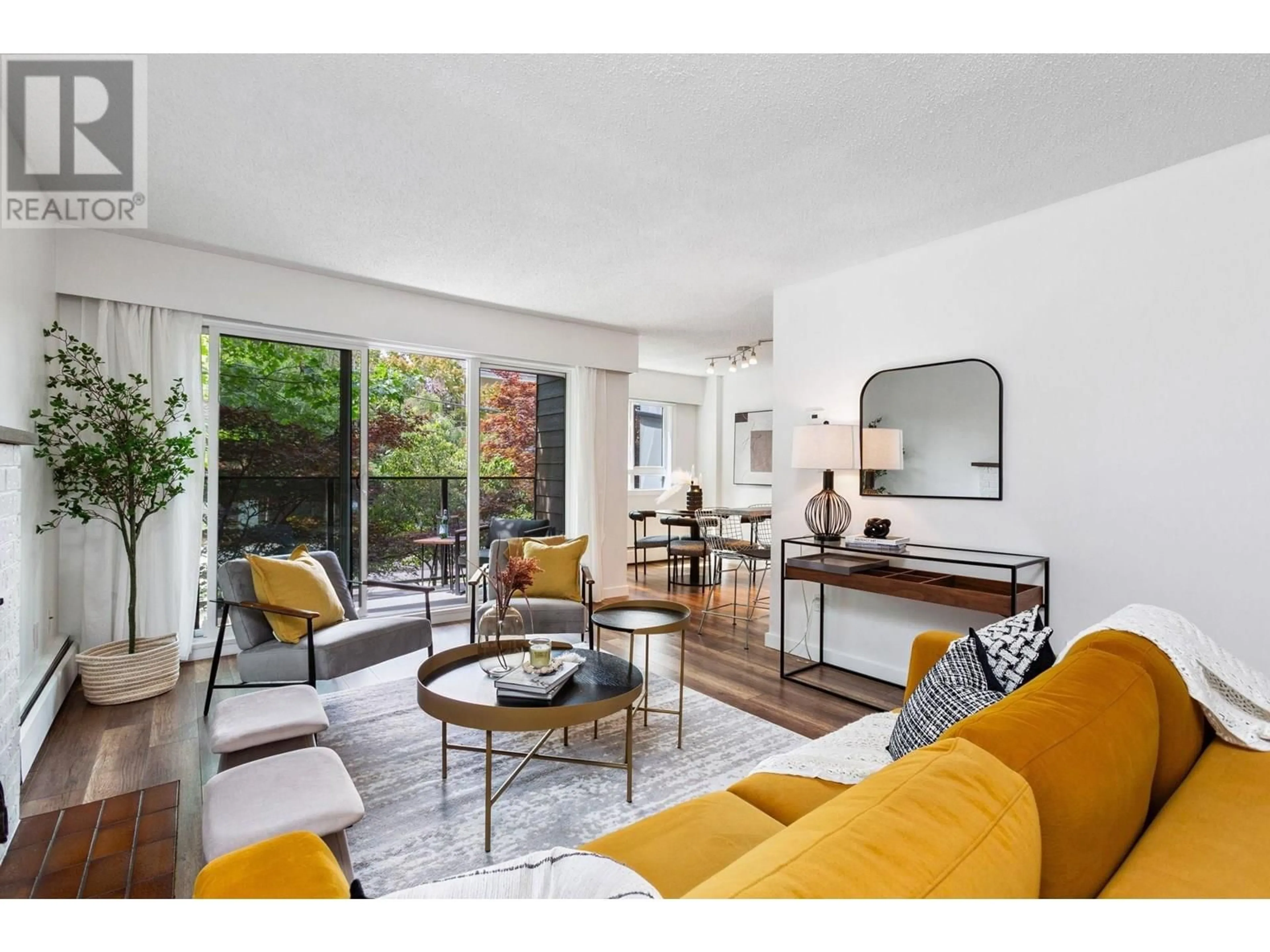 Living room with furniture, unknown for 208 - 2424 CYPRESS ST STREET, Vancouver British Columbia V6J1T6