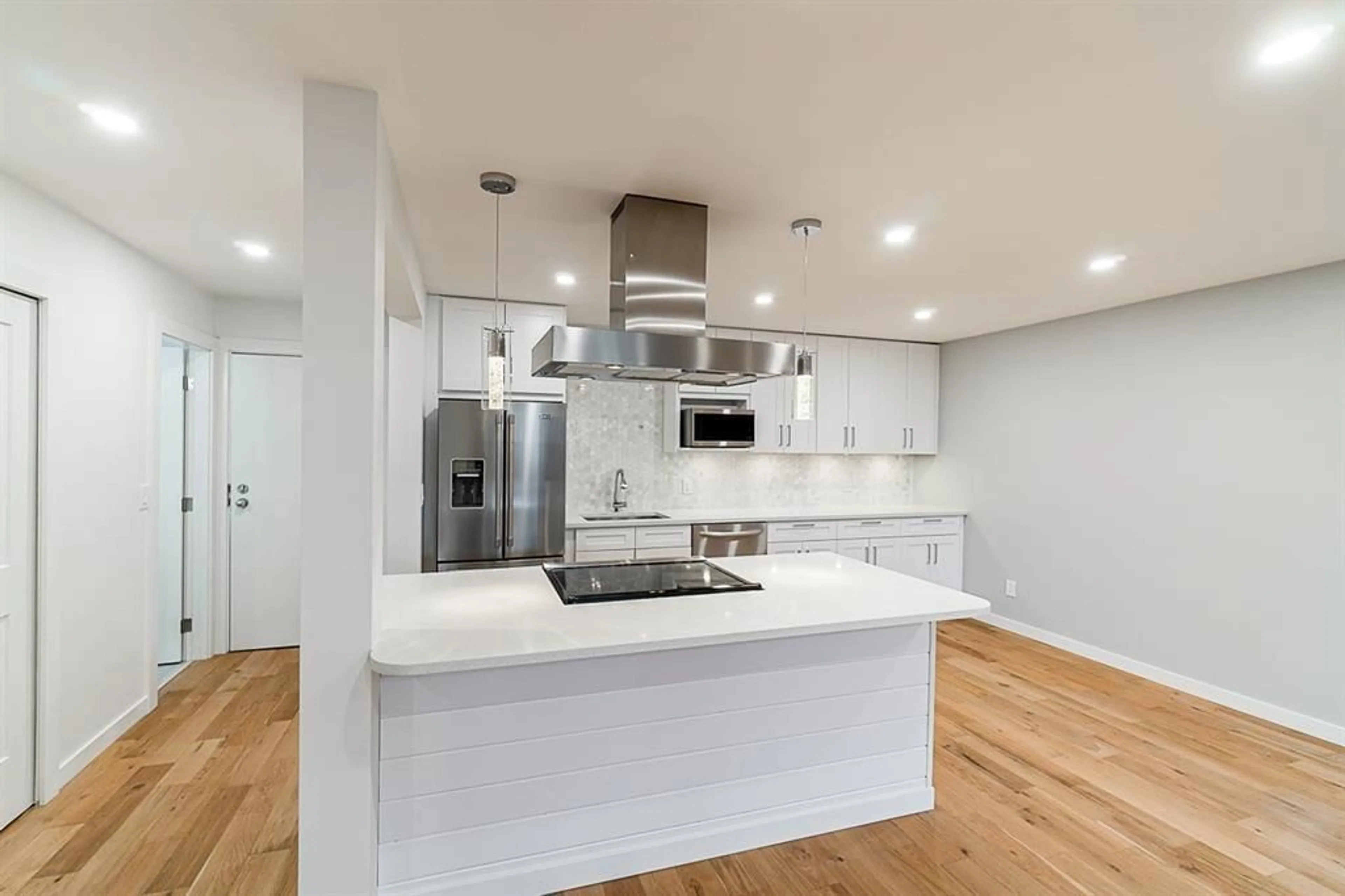 Open concept kitchen, unknown for 106 - 20460 54, Langley British Columbia V3A6N6