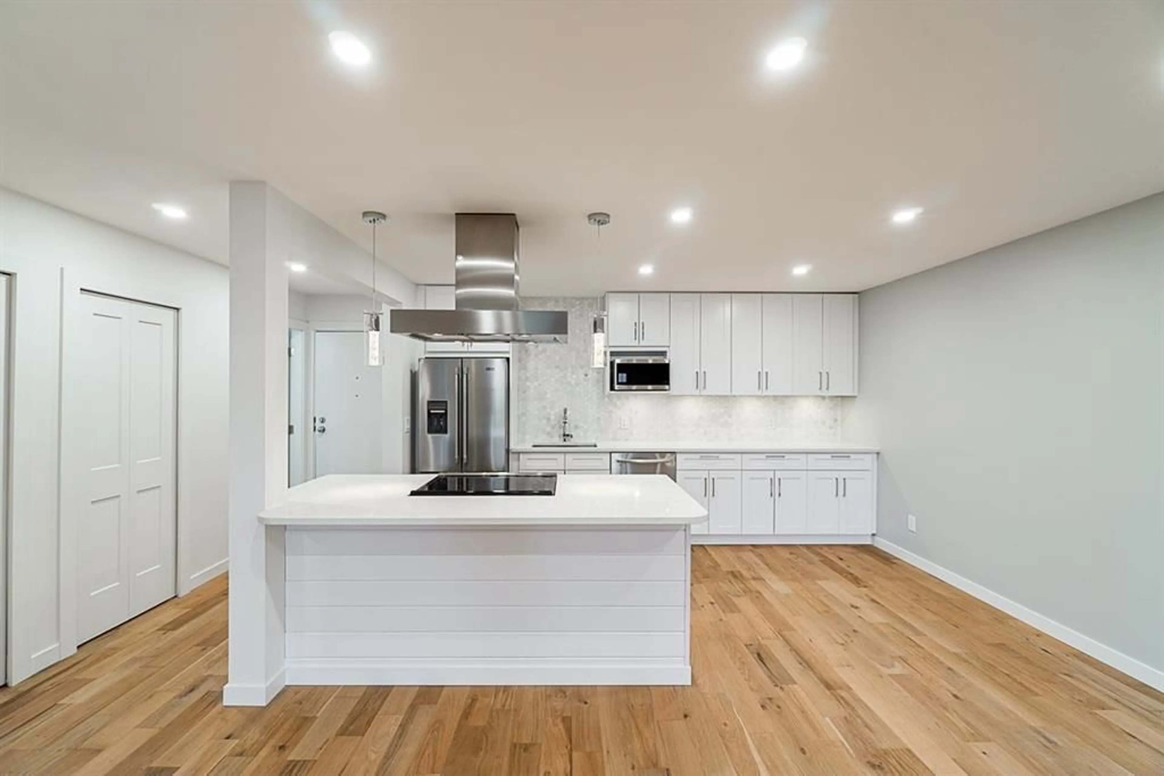 Open concept kitchen, unknown for 106 - 20460 54, Langley British Columbia V3A6N6