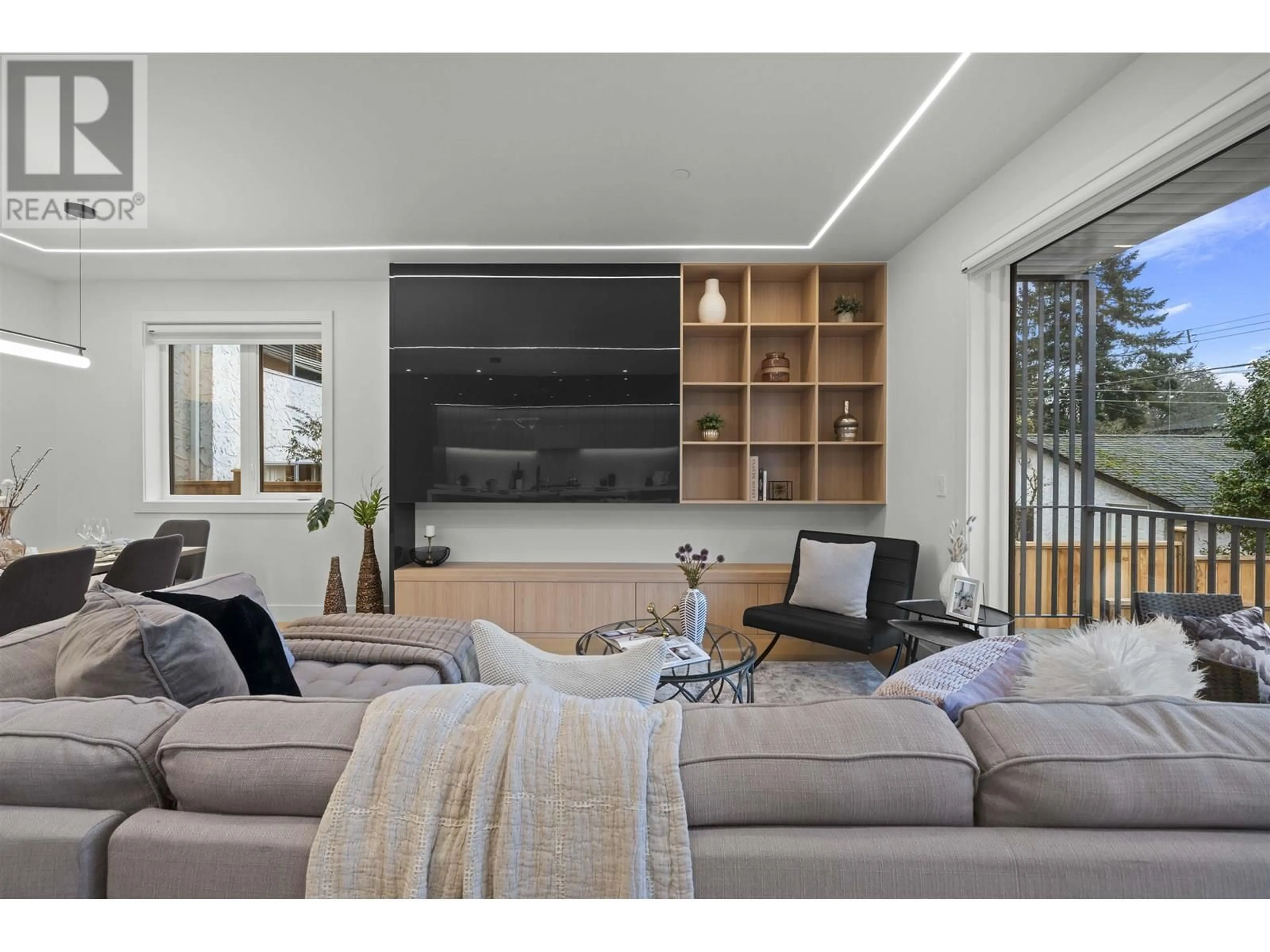 Living room with furniture, wood/laminate floor for 2 - 3232 38TH AVENUE, Vancouver British Columbia V6N2X6