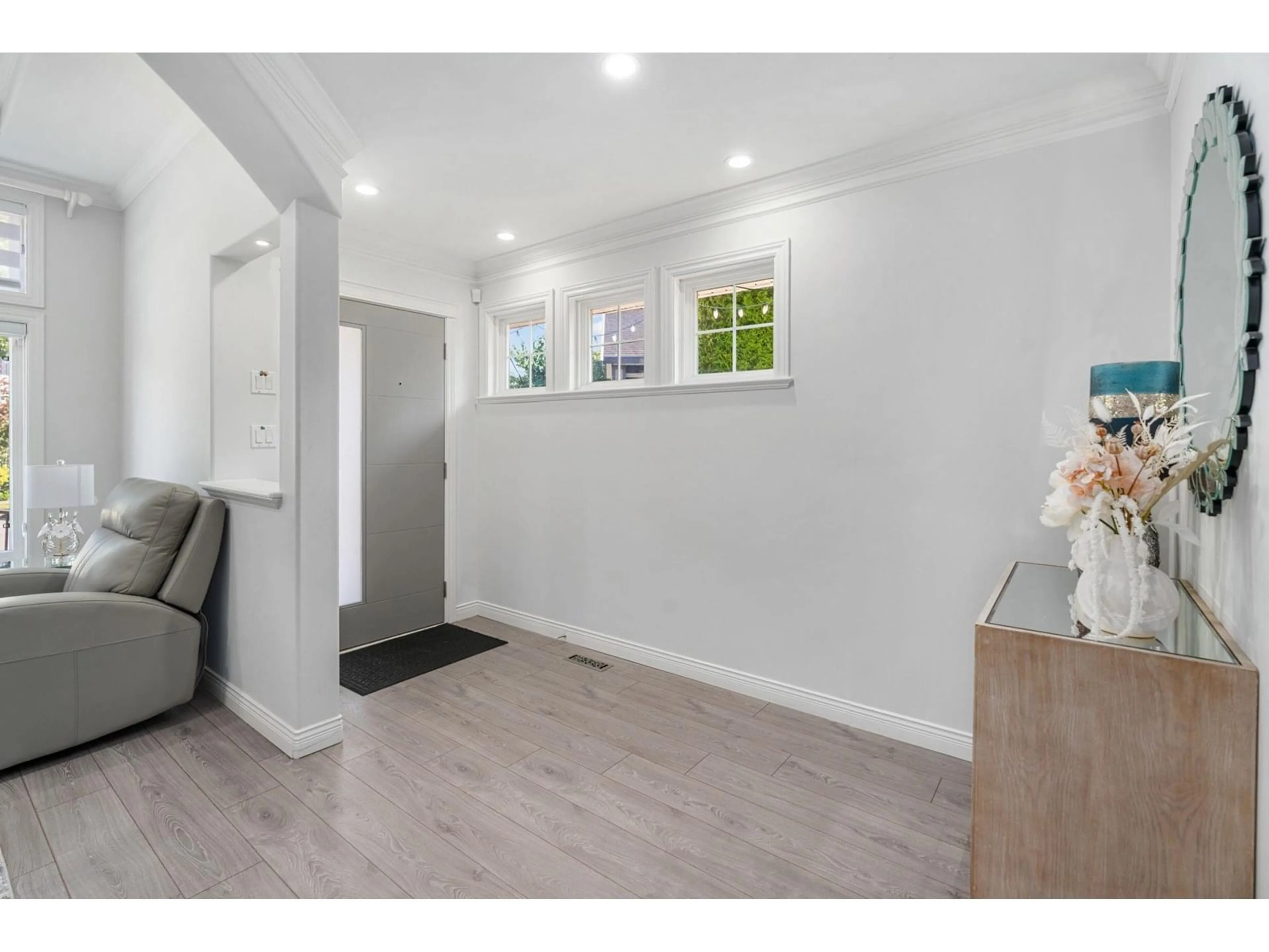 Indoor entryway for 7801 146A, Surrey British Columbia V3S2T4