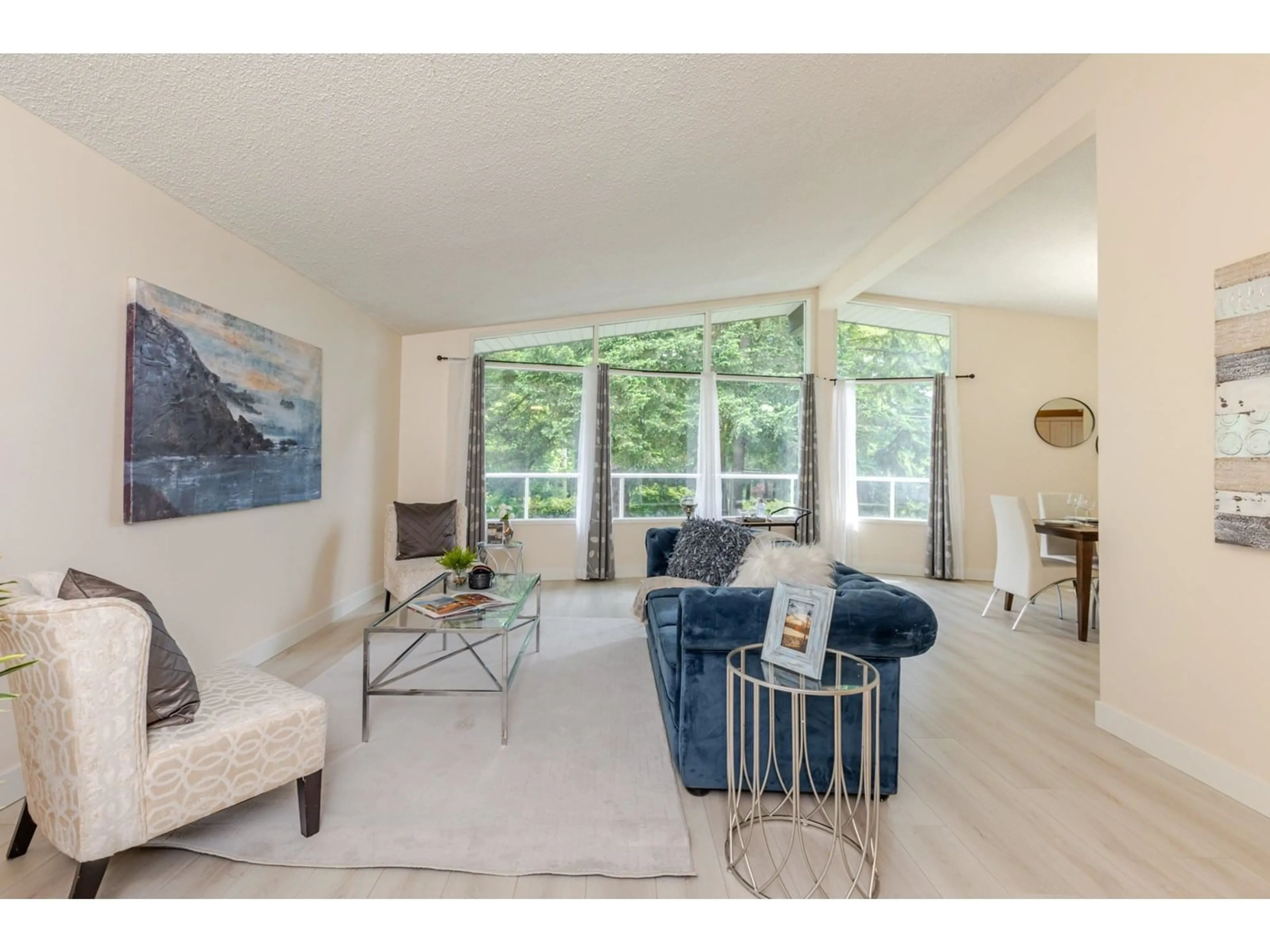 Living room with furniture, unknown for 12343 NEW MCLELLAN, Surrey British Columbia V3W1E6