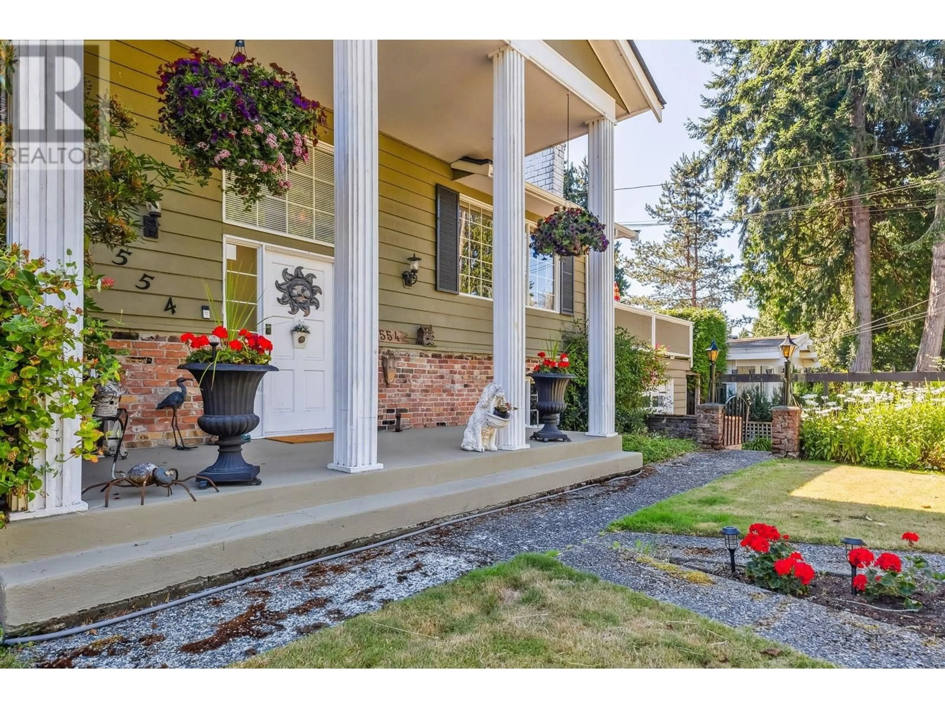 Indoor entryway for 1554 FARRELL CRESCENT, Delta British Columbia V4L1T8