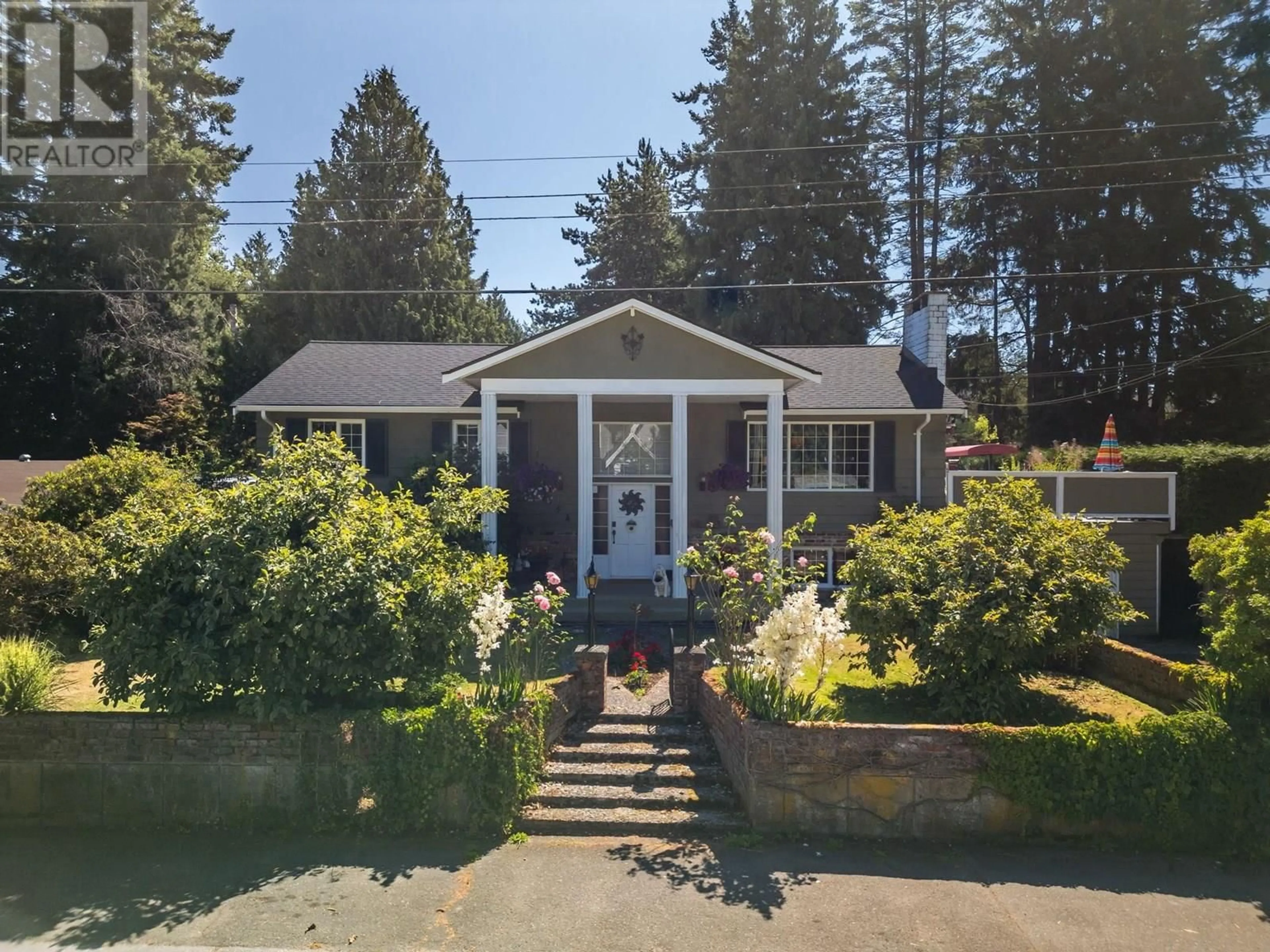 A pic from outside/outdoor area/front of a property/back of a property/a pic from drone, street for 1554 FARRELL CRESCENT, Delta British Columbia V4L1T8