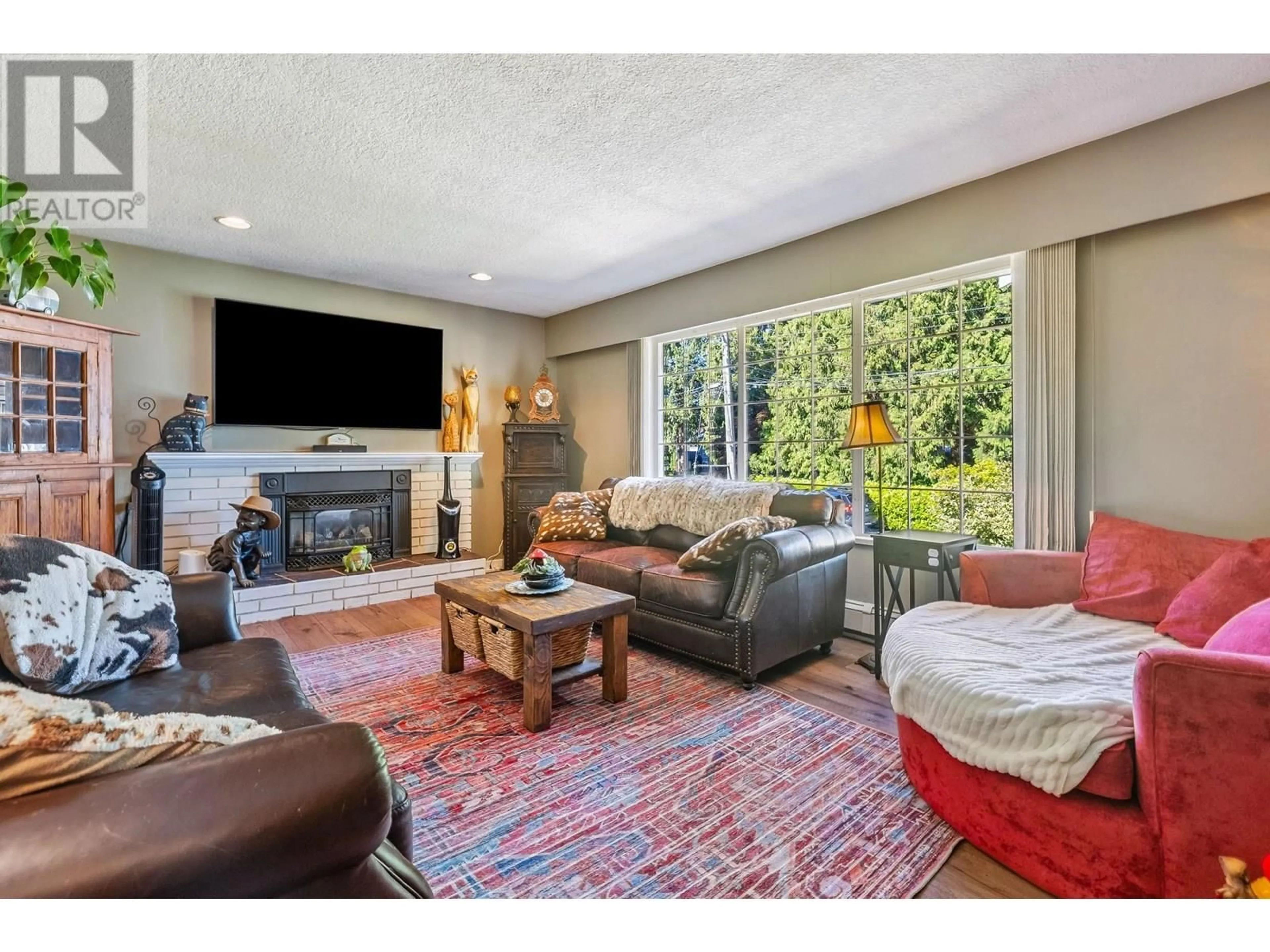 Living room with furniture, unknown for 1554 FARRELL CRESCENT, Delta British Columbia V4L1T8