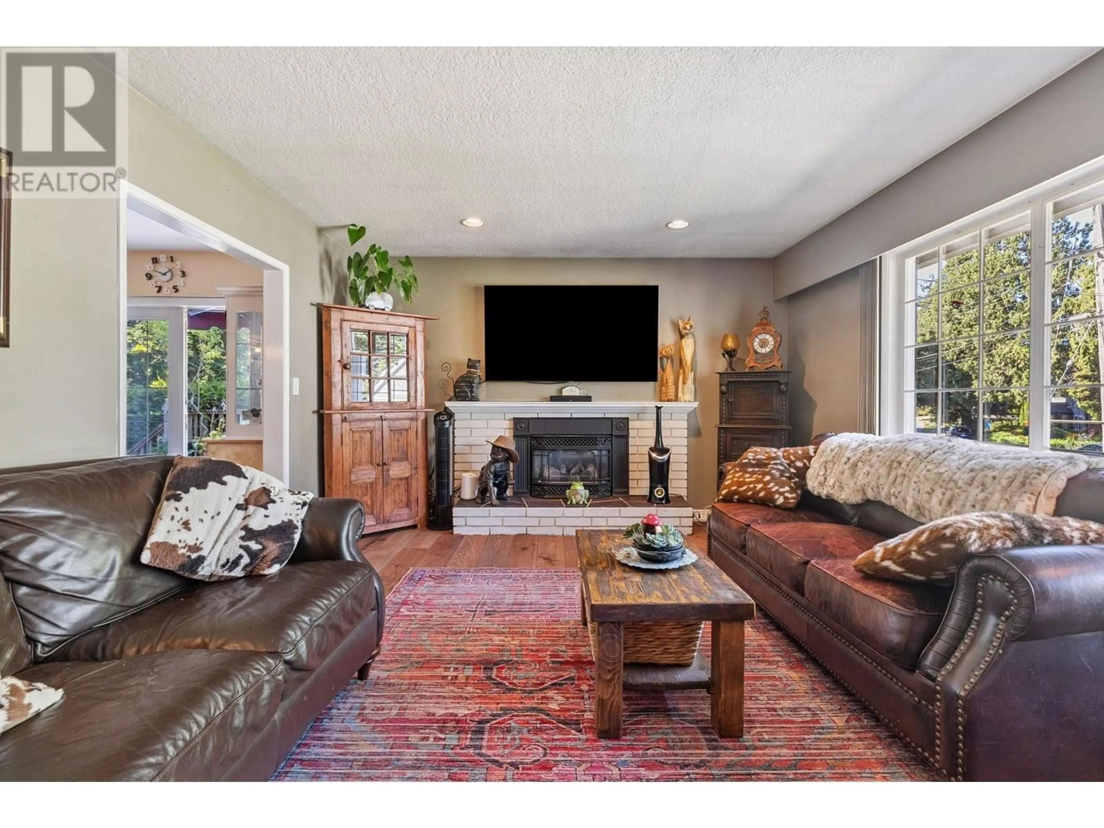 Living room with furniture, unknown for 1554 FARRELL CRESCENT, Delta British Columbia V4L1T8
