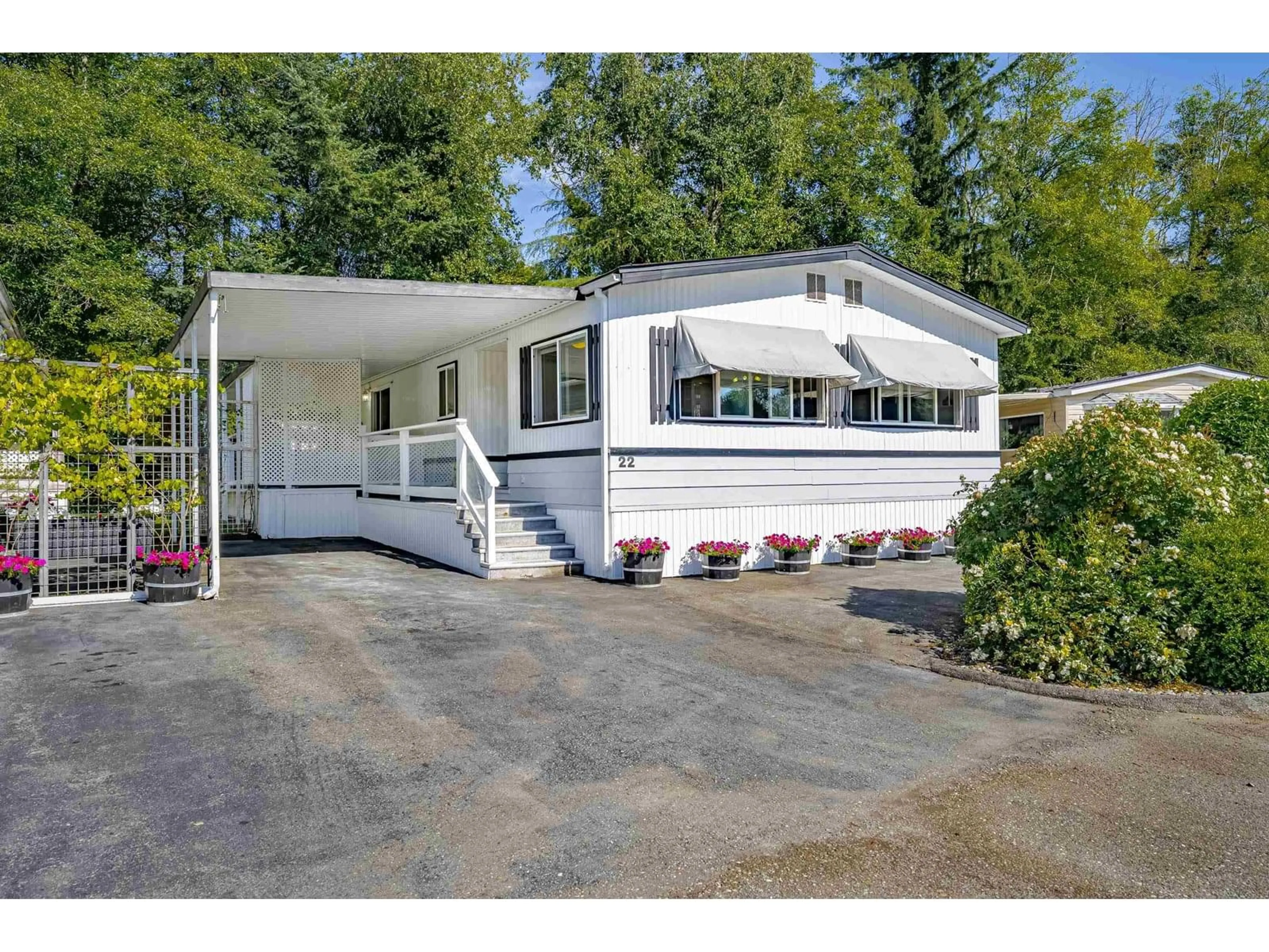 Home with vinyl exterior material, street for 22 - 2270 196, Langley British Columbia V2Z1N6