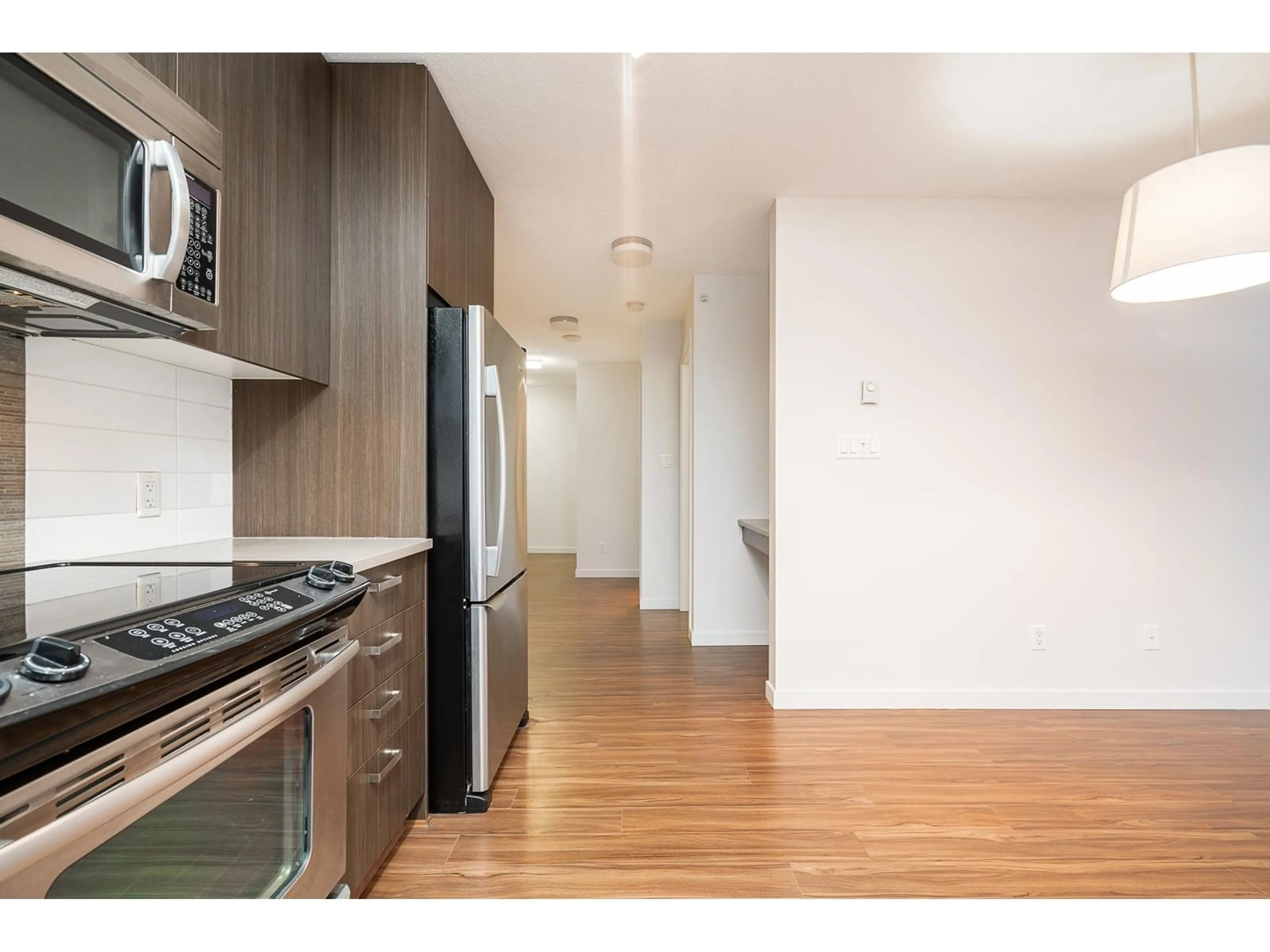 Standard kitchen, wood/laminate floor for 2709 - 13325 102A, Surrey British Columbia V3T0J5