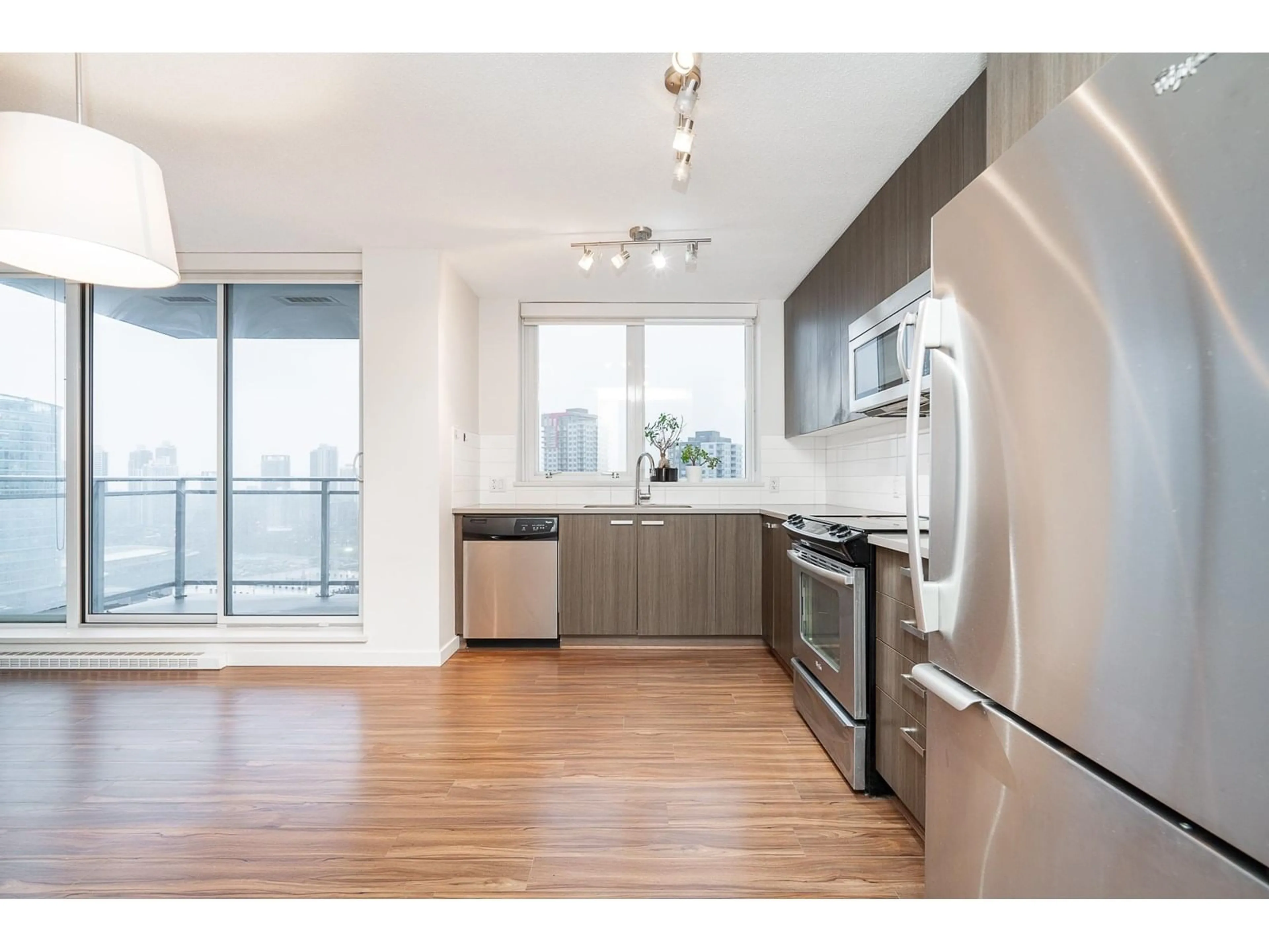 Open concept kitchen, wood/laminate floor for 2709 - 13325 102A, Surrey British Columbia V3T0J5