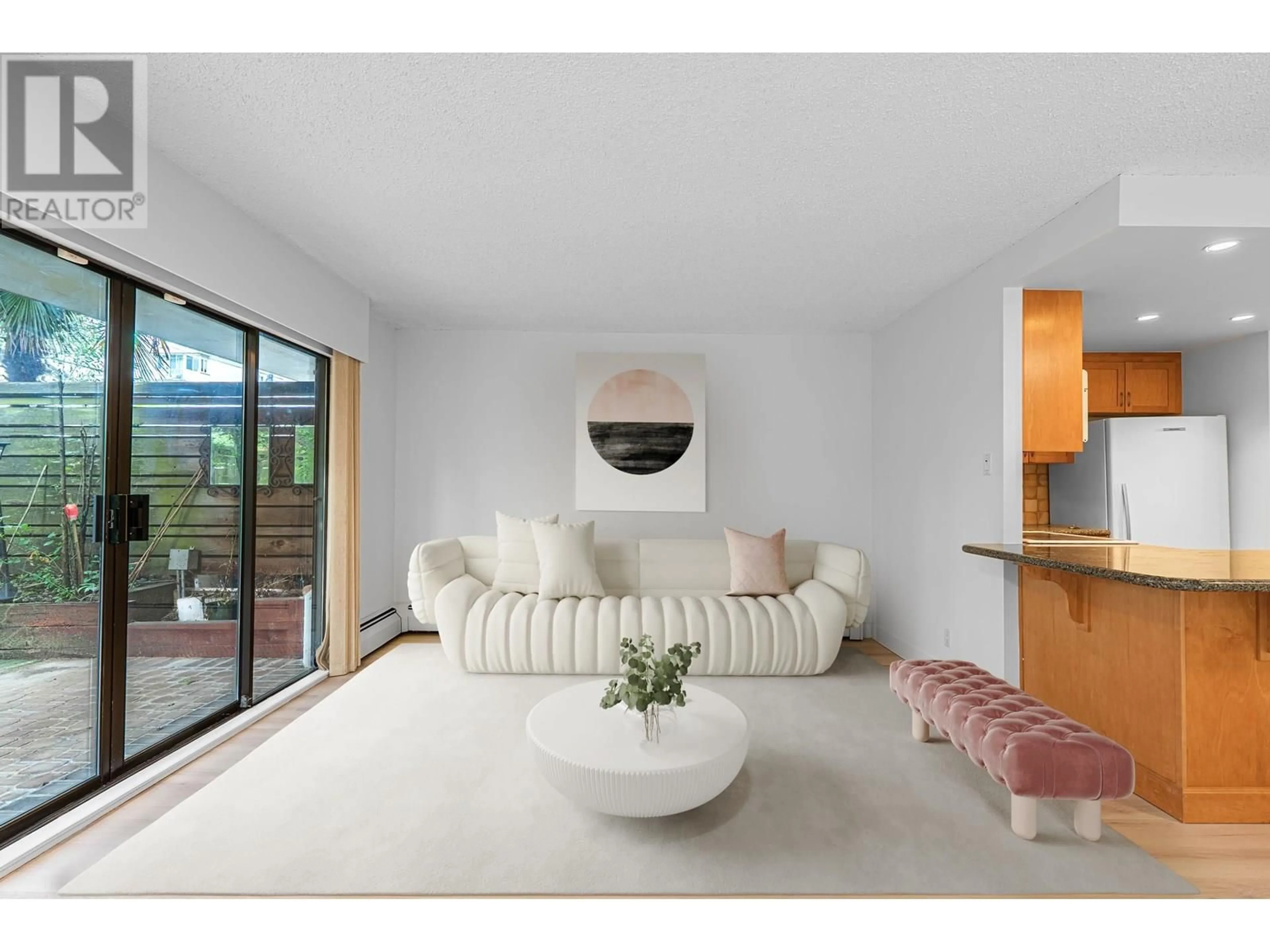 Living room with furniture, unknown for 102 - 747 17TH STREET, West Vancouver British Columbia V7V3T4