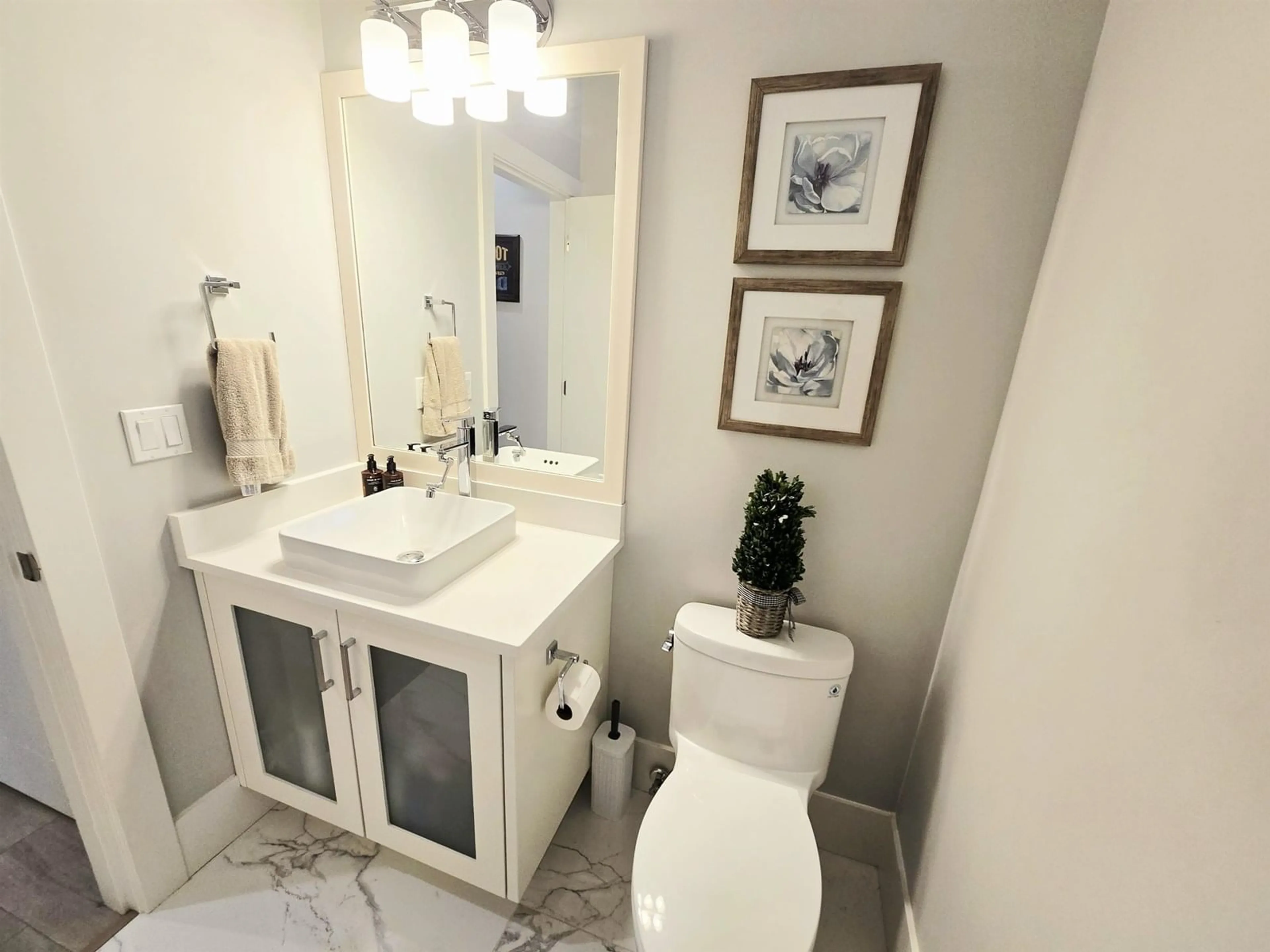 Contemporary bathroom, ceramic/tile floor for 6125 146, Surrey British Columbia V3S3A1