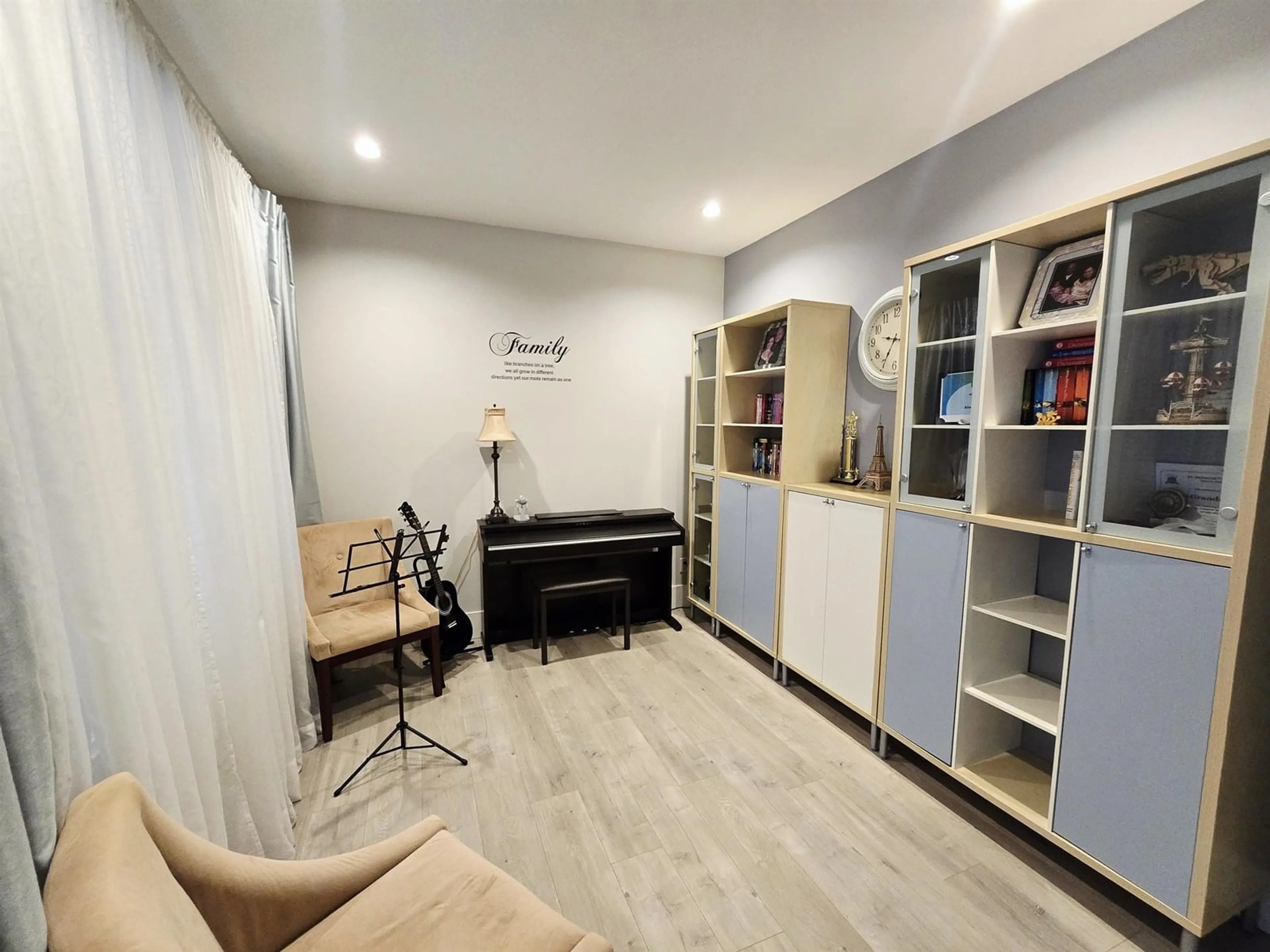 A pic of a room for 6125 146, Surrey British Columbia V3S3A1