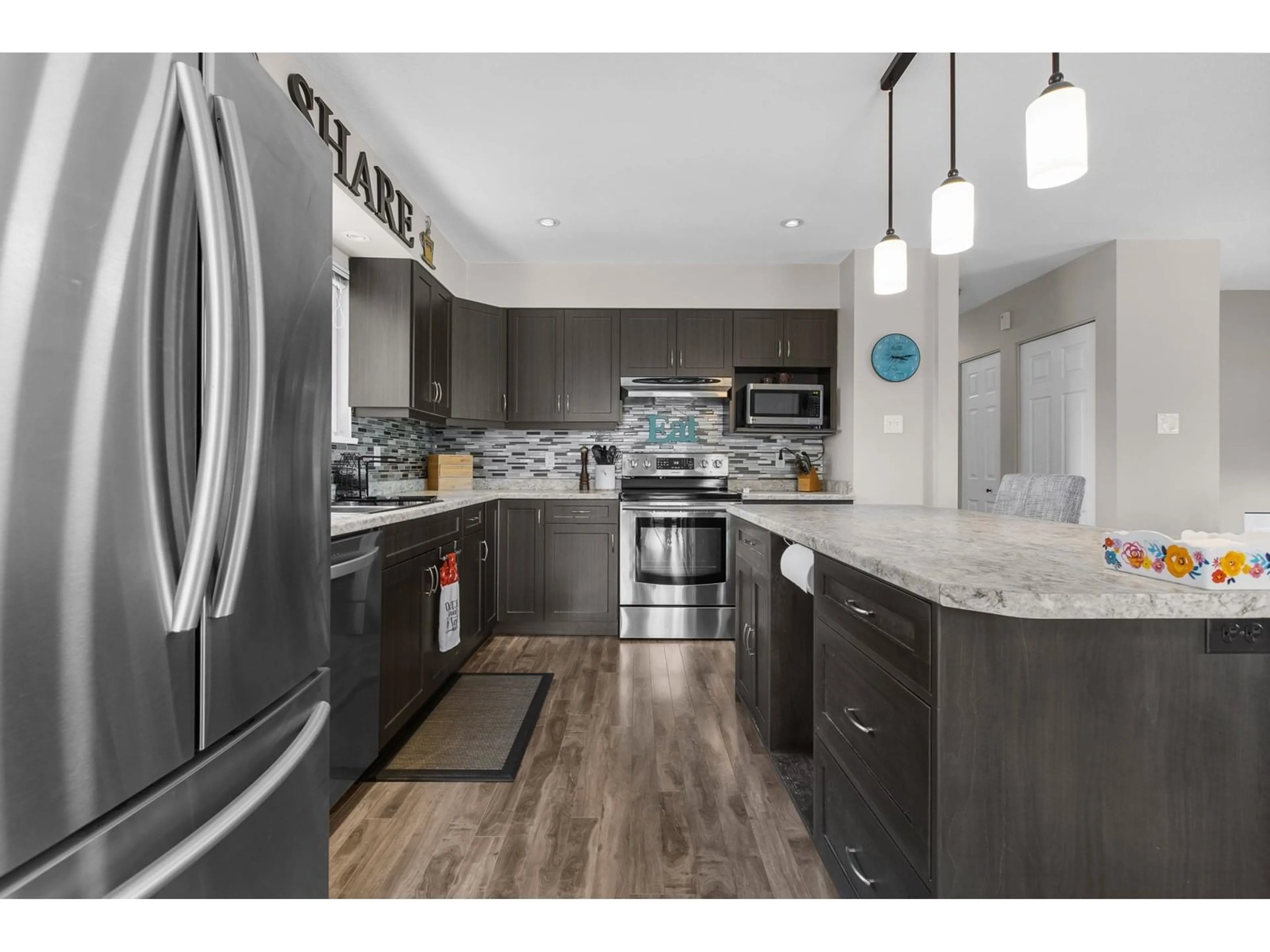 Open concept kitchen, unknown for 26918 28A, Langley British Columbia V4W3A1