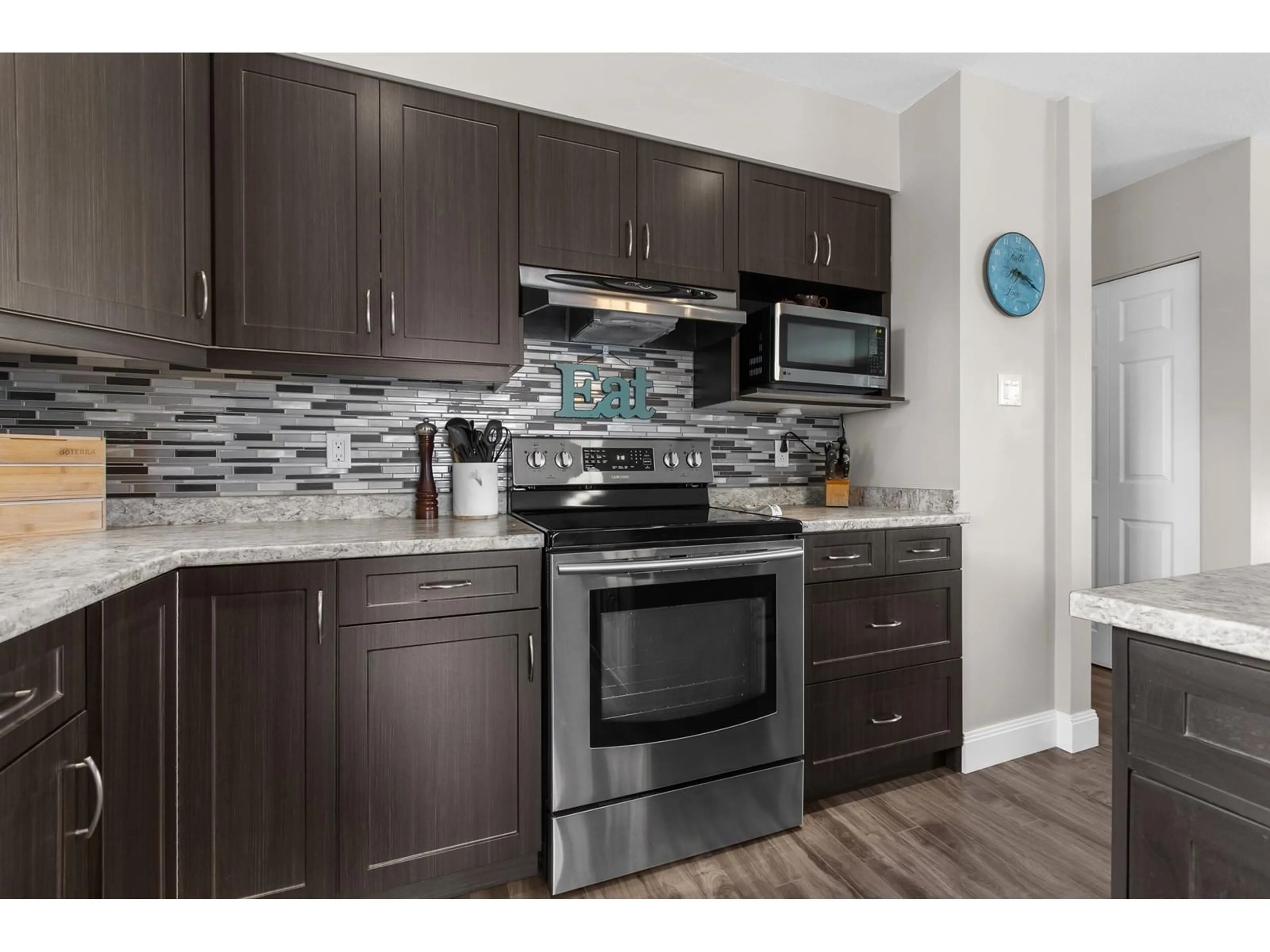 Standard kitchen, unknown for 26918 28A, Langley British Columbia V4W3A1