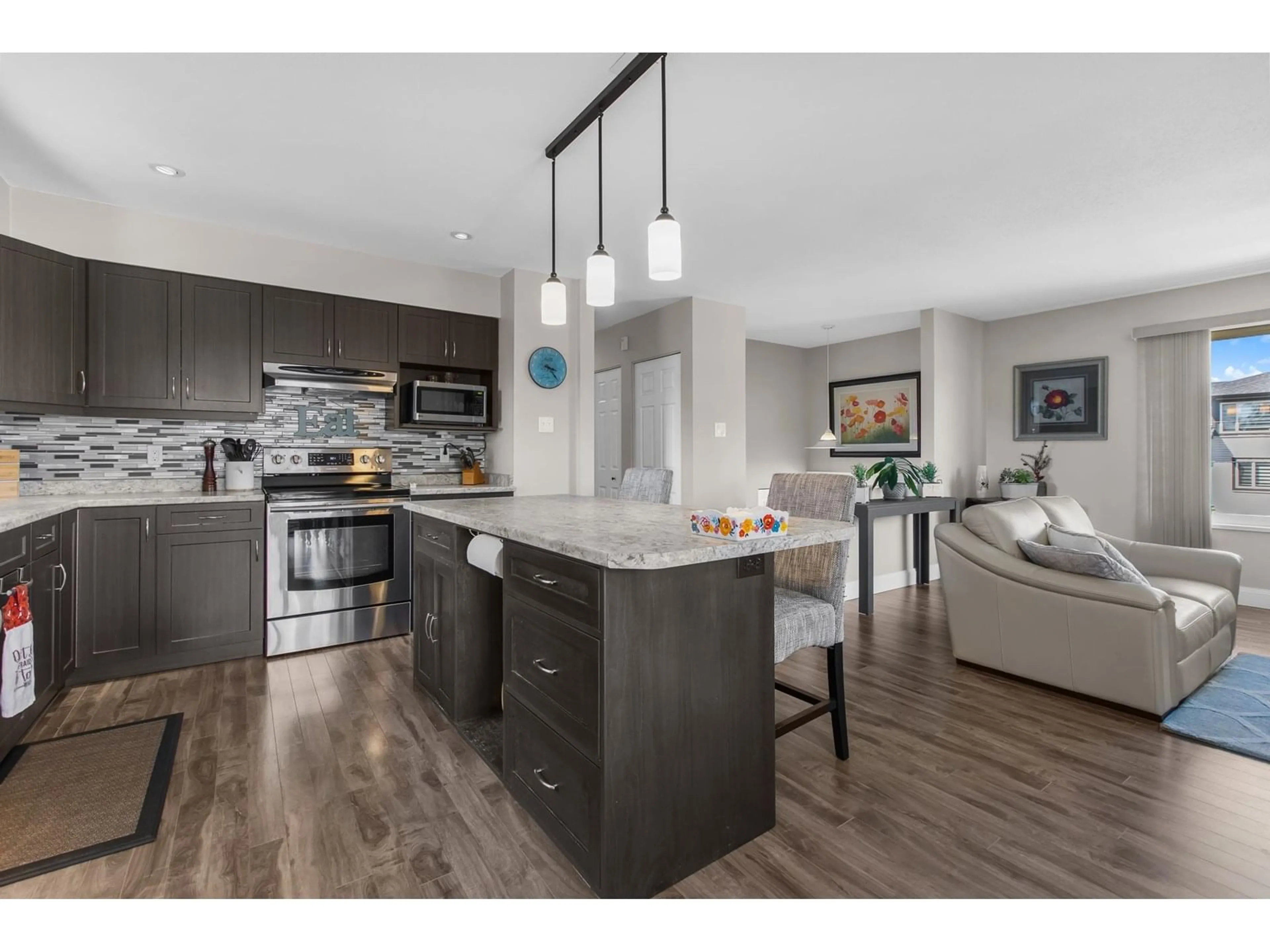 Open concept kitchen, unknown for 26918 28A, Langley British Columbia V4W3A1