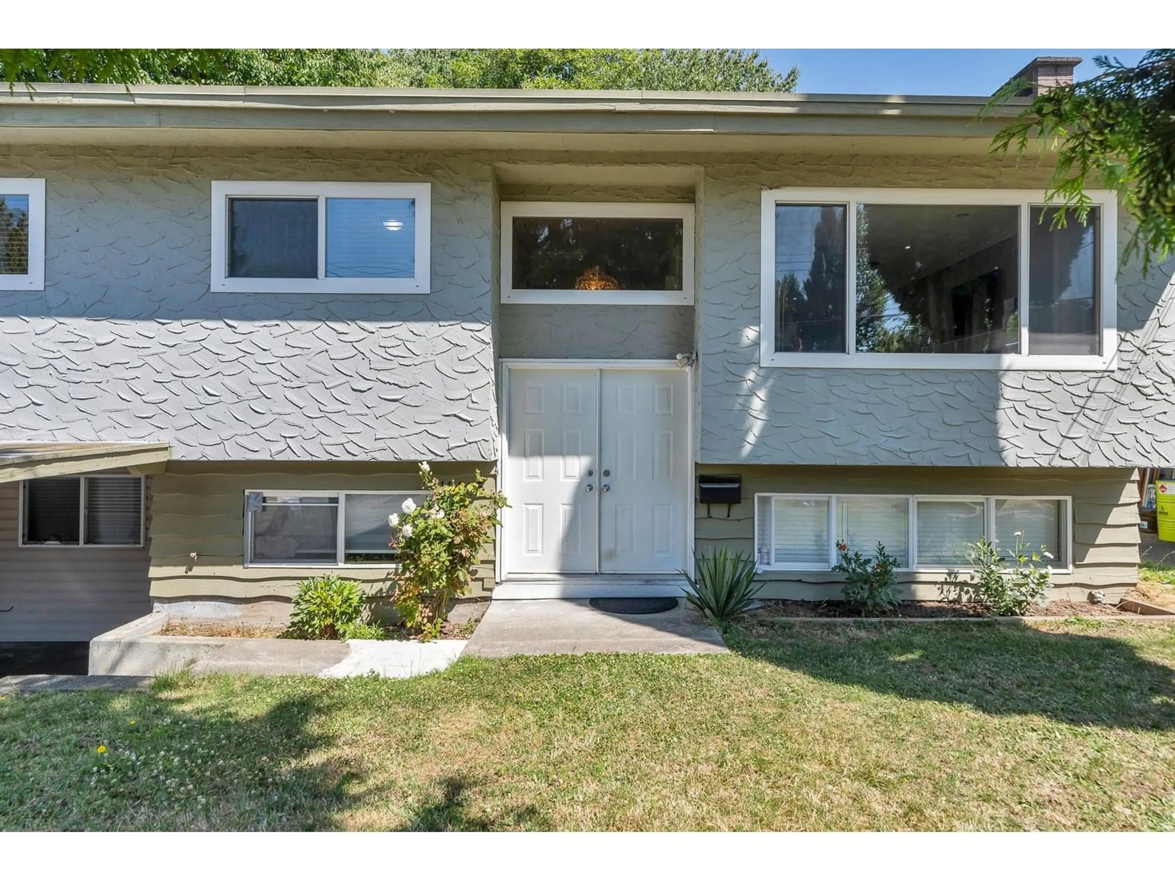 Home with vinyl exterior material, street for 11415 87, Delta British Columbia V4C2Z6