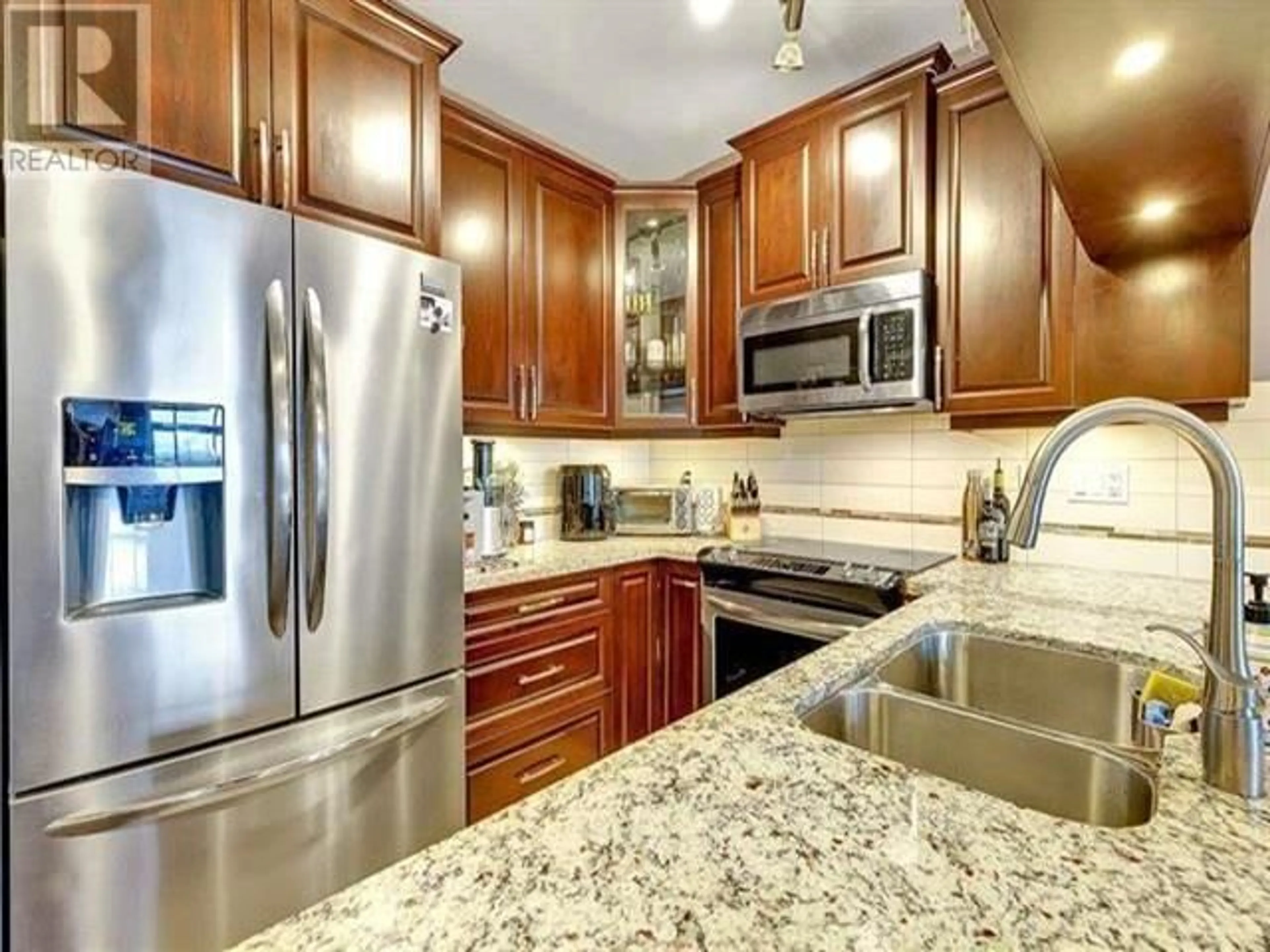 Standard kitchen, ceramic/tile floor for 209 - 12655 190A STREET, Pitt Meadows British Columbia V3Y0E9