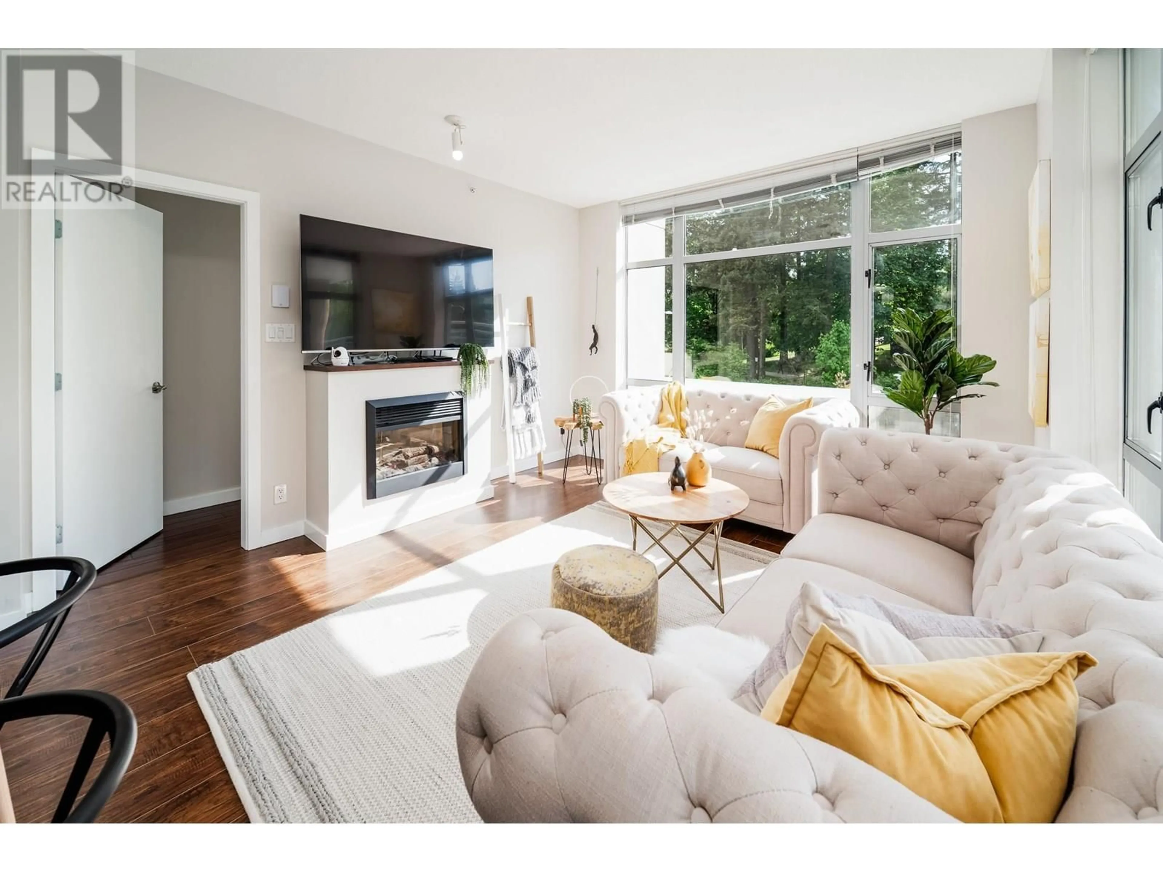 Living room with furniture, unknown for 608 - 280 ROSS DRIVE, New Westminster British Columbia V3L0C2