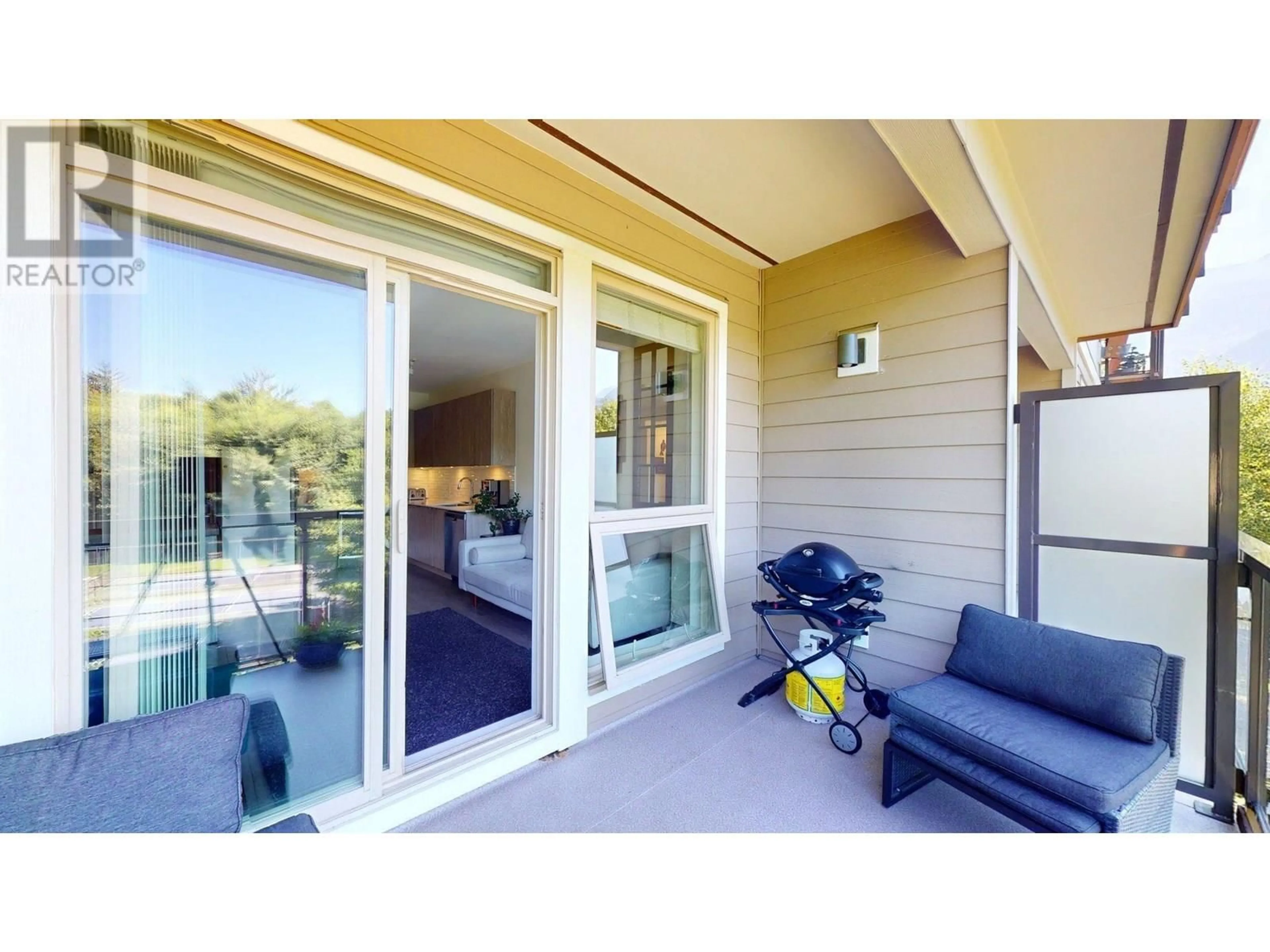 Patio, water/lake/river/ocean view for 402 - 1150 BAILEY STREET, Squamish British Columbia V8B0R4