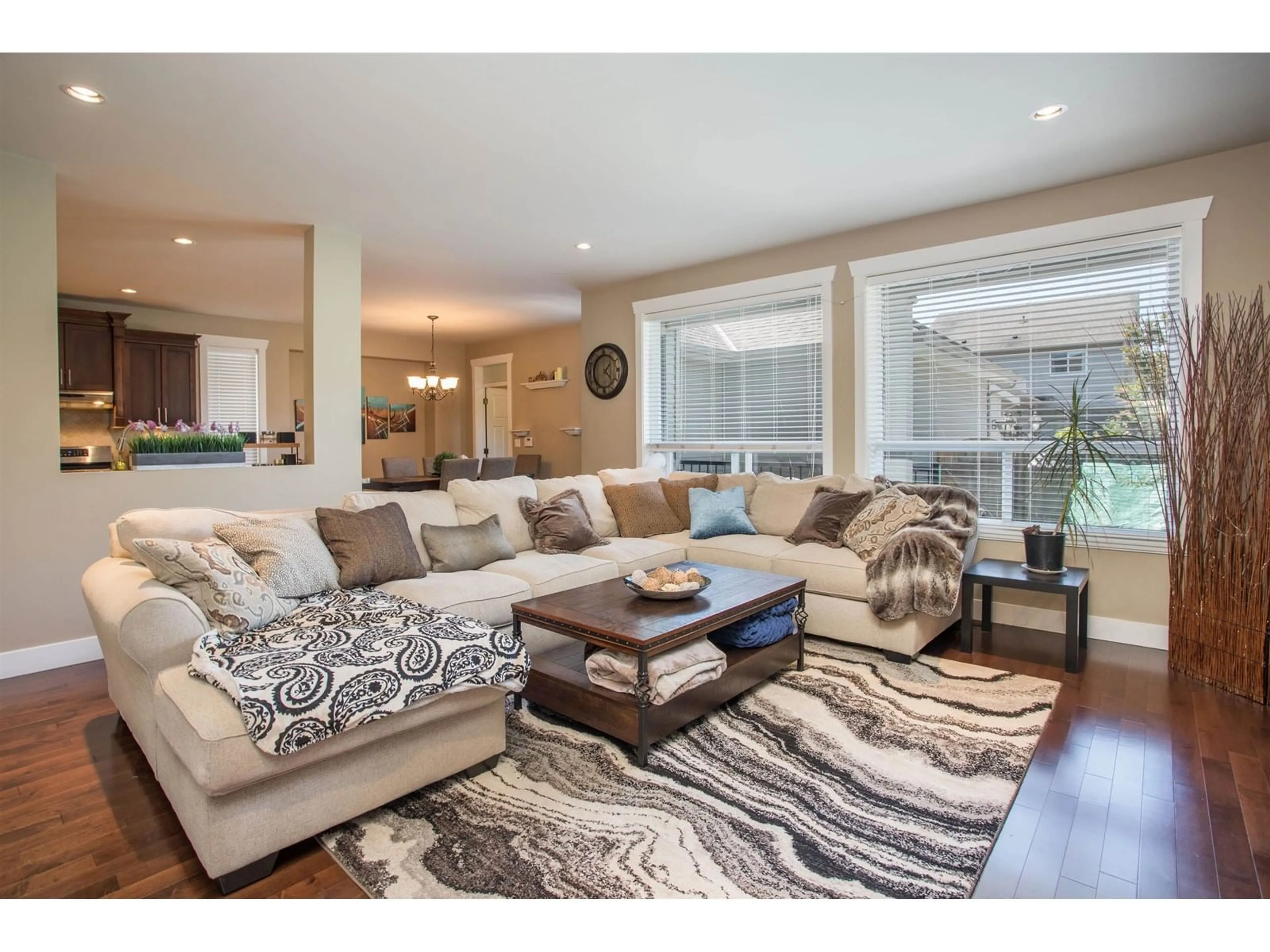 Living room with furniture, unknown for 7015 195, Surrey British Columbia V4N5Z2