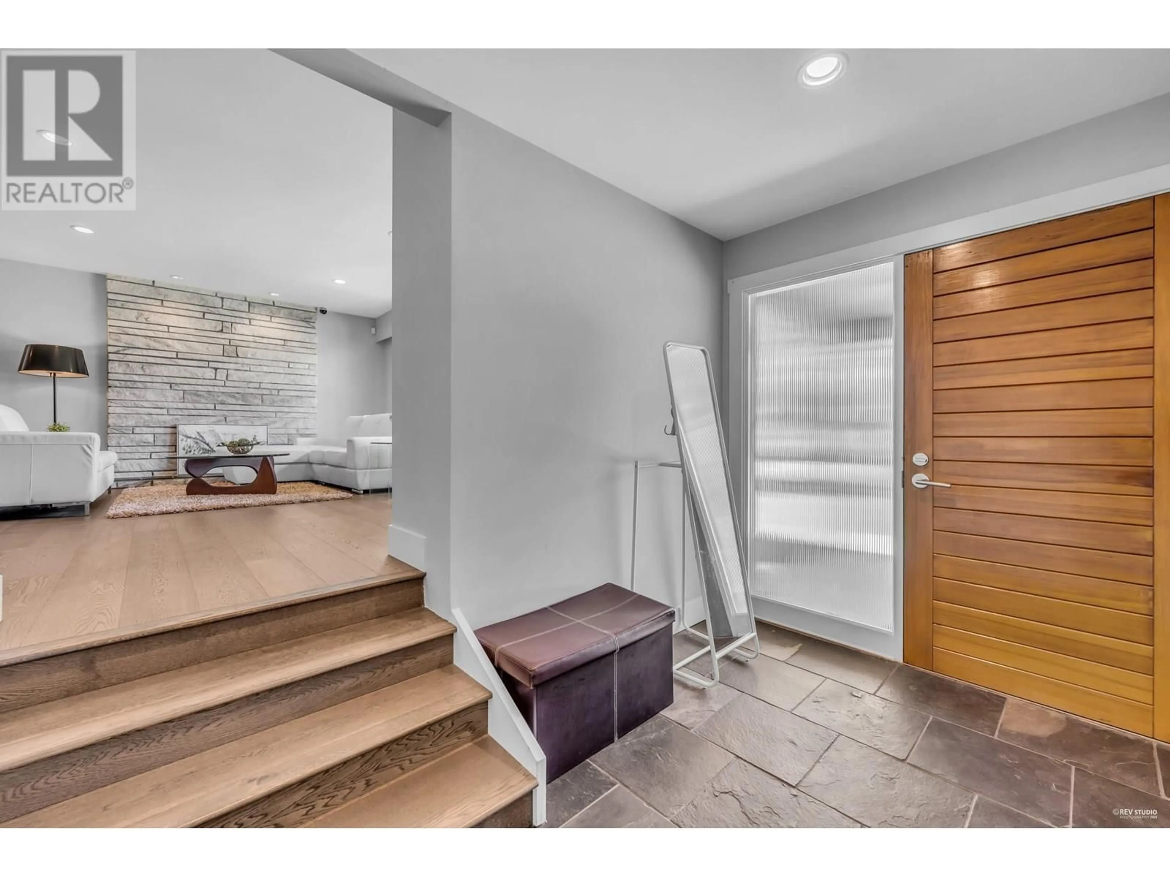 Indoor entryway for 7651 FROBISHER DRIVE, Richmond British Columbia V7C4P8
