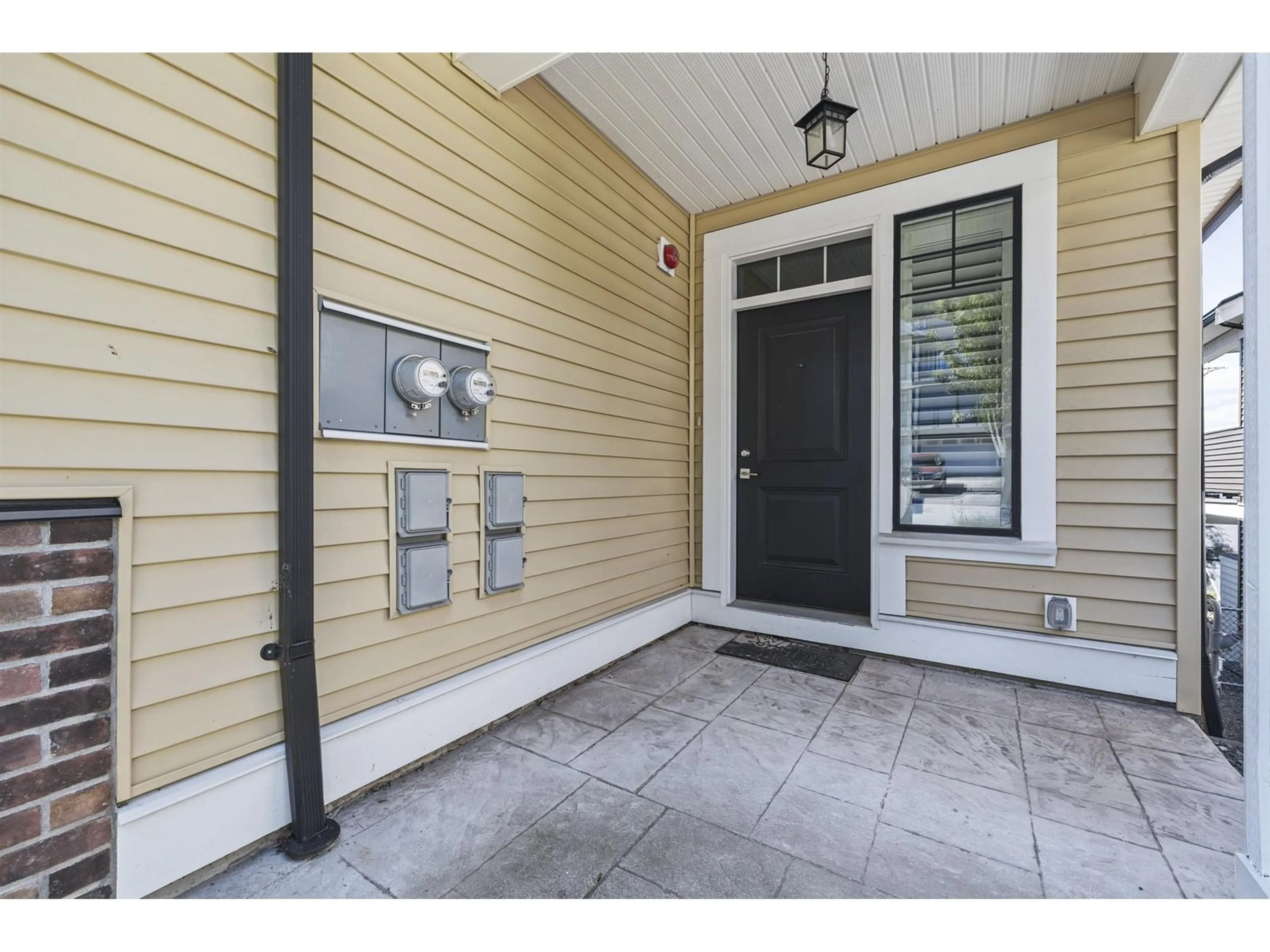 Indoor entryway for B - 47009 SYLVAN DRIVE, Chilliwack British Columbia V2R0X2
