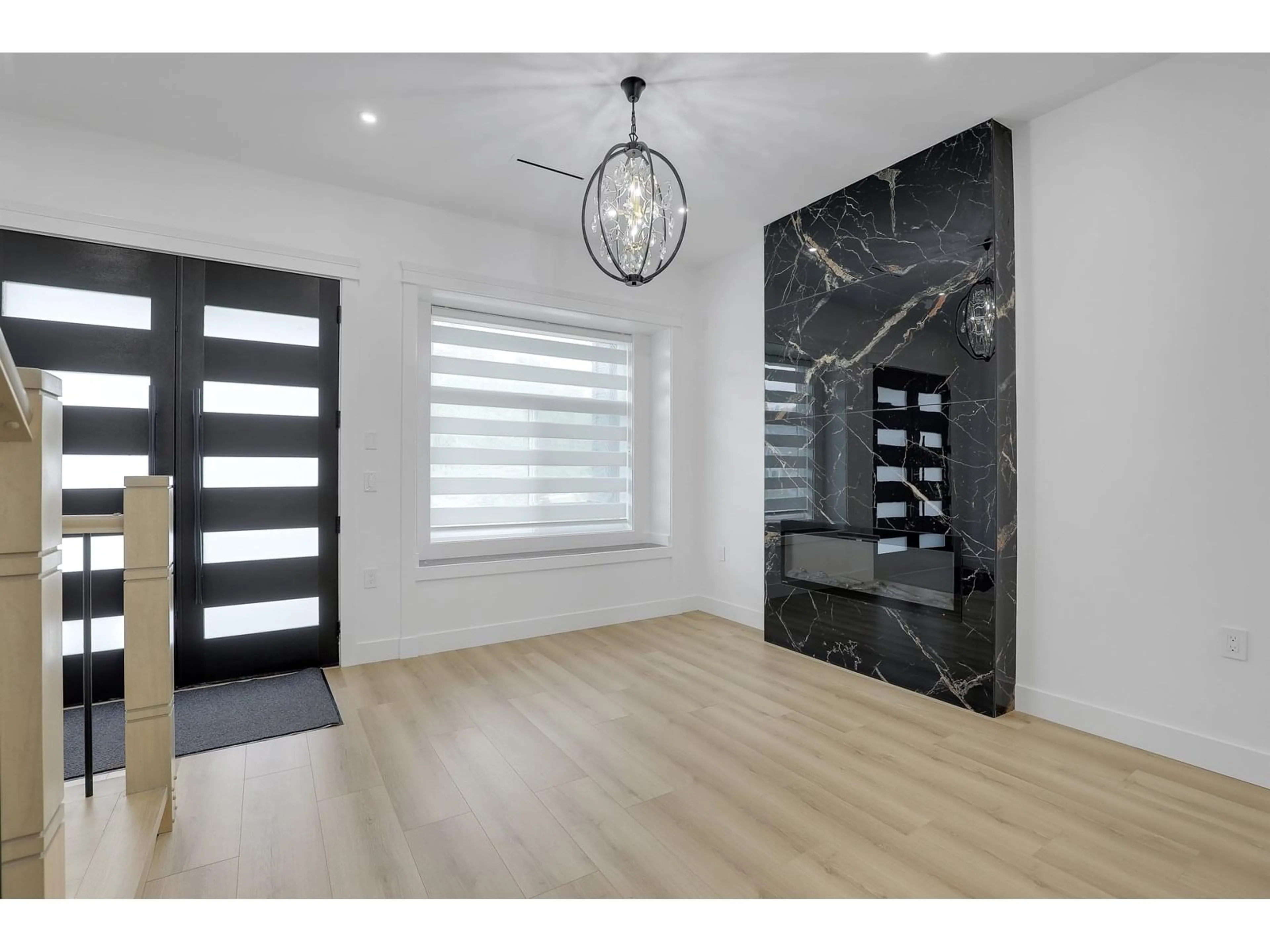 Indoor entryway for 16182 78, Surrey British Columbia V4N0X4