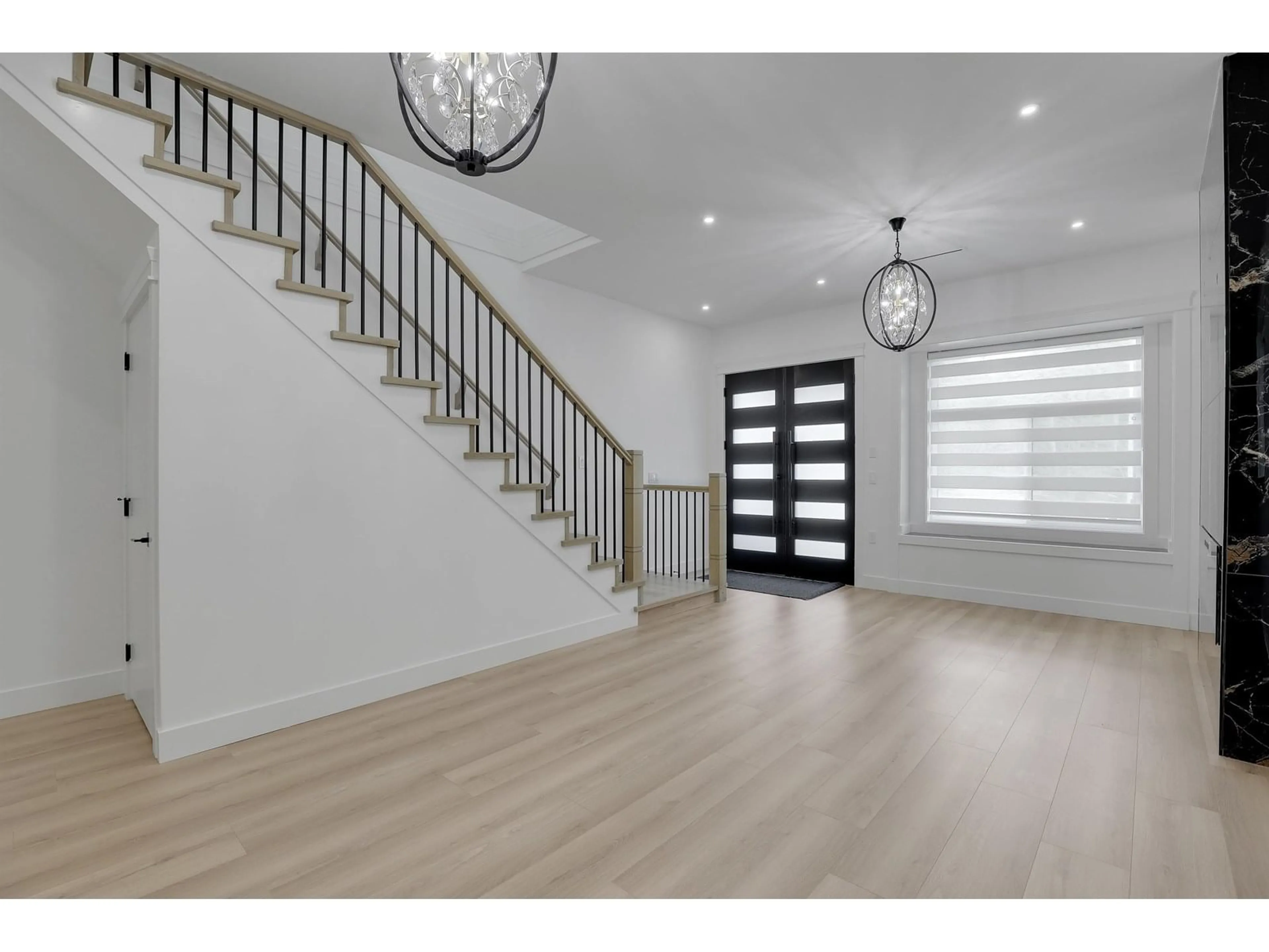 Indoor entryway for 16182 78, Surrey British Columbia V4N0X4