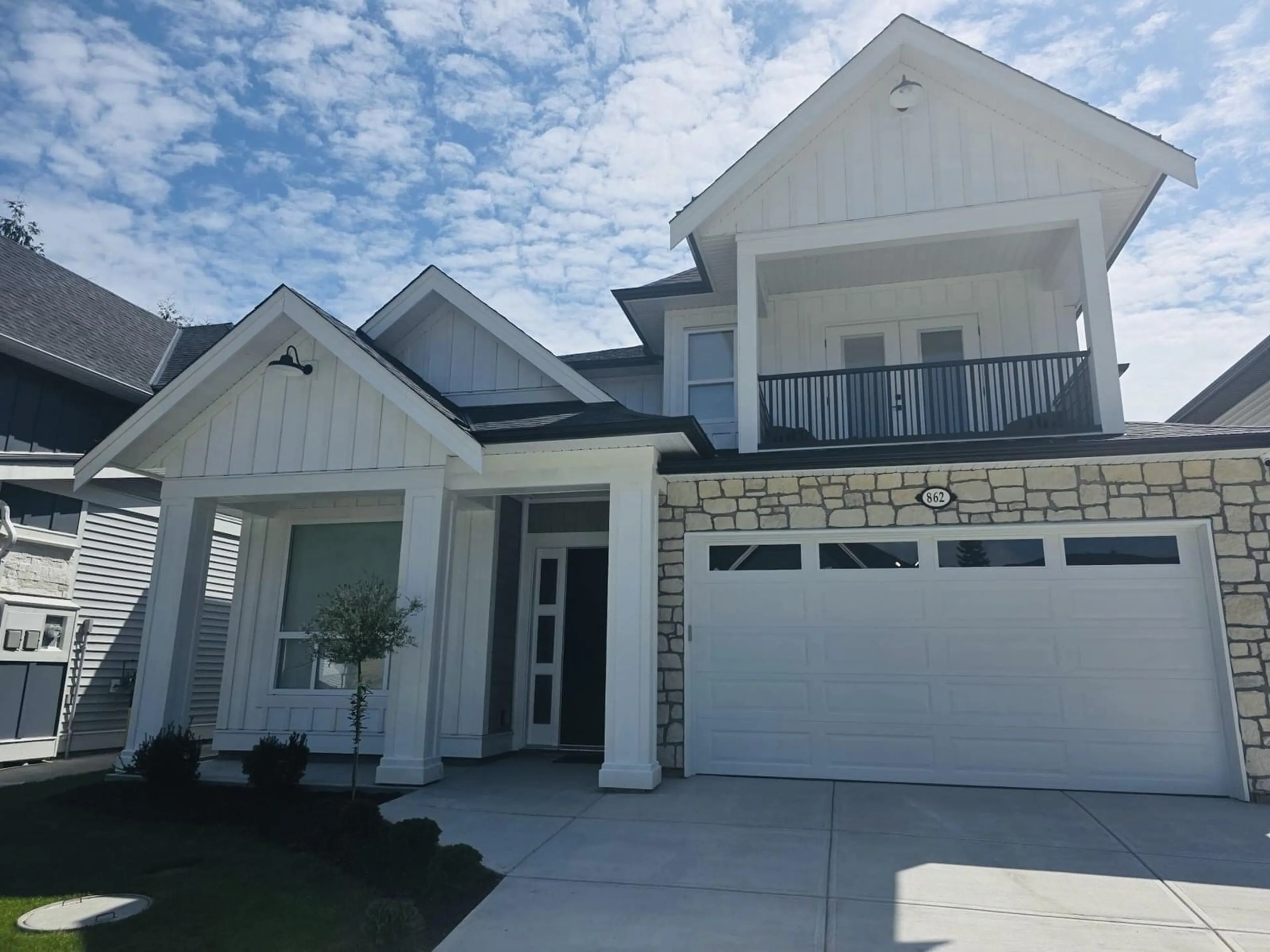 Home with vinyl exterior material, street for 862 WILLOW PLACE, Harrison Hot Springs British Columbia V0M1K0