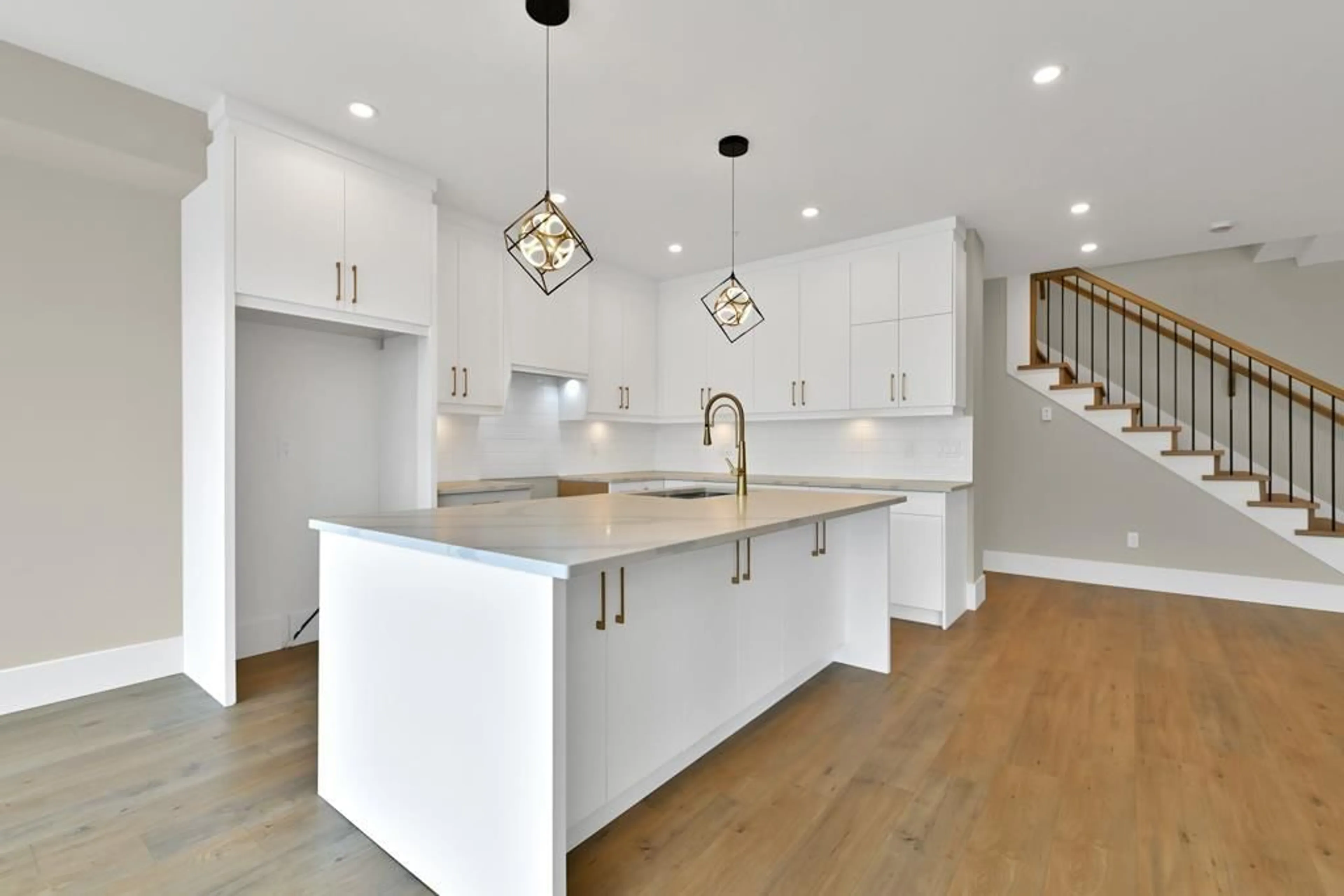 Open concept kitchen, unknown for 33980 BARKER, Mission British Columbia V2V6B2