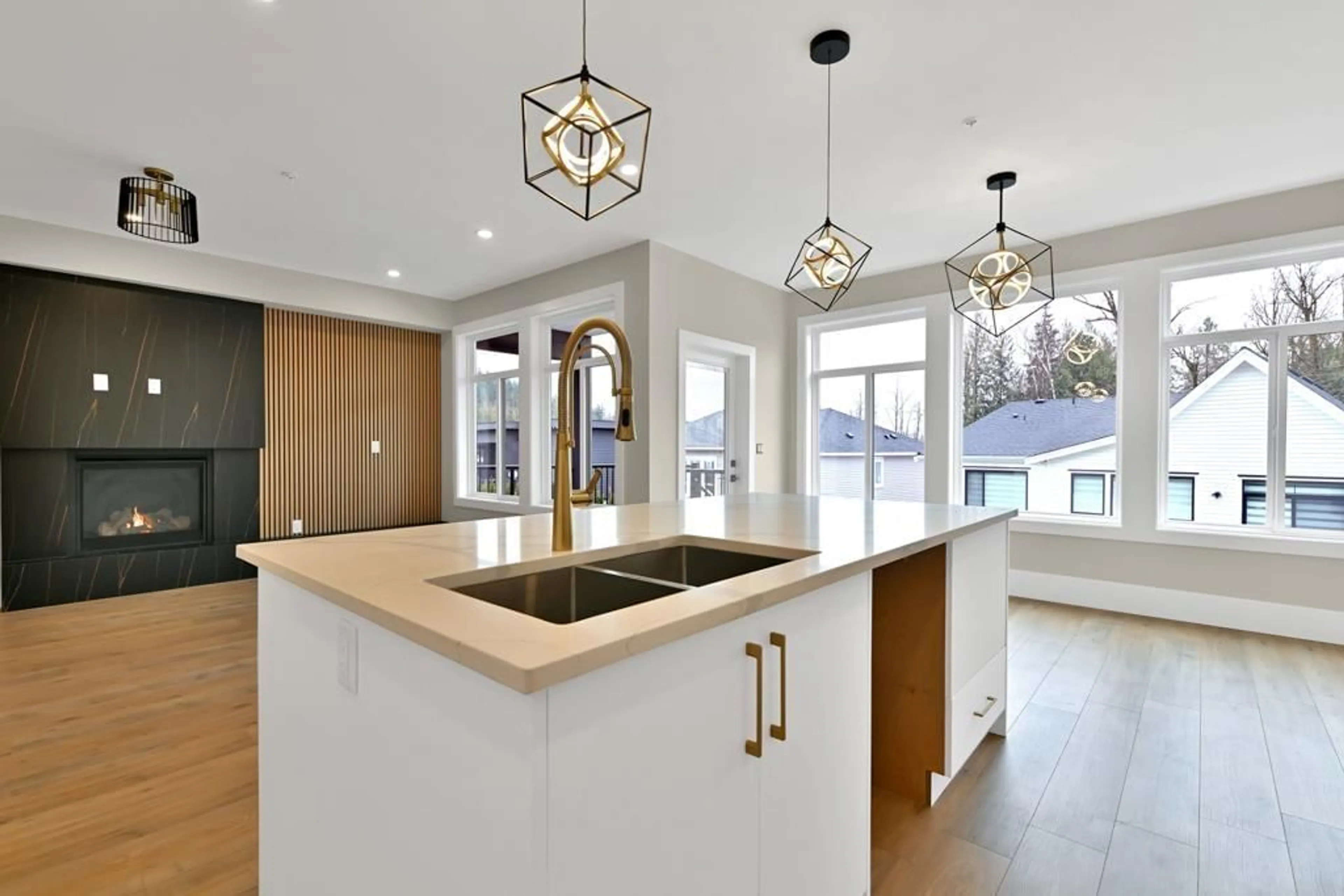 Open concept kitchen, ceramic/tile floor for 33980 BARKER, Mission British Columbia V2V6B2