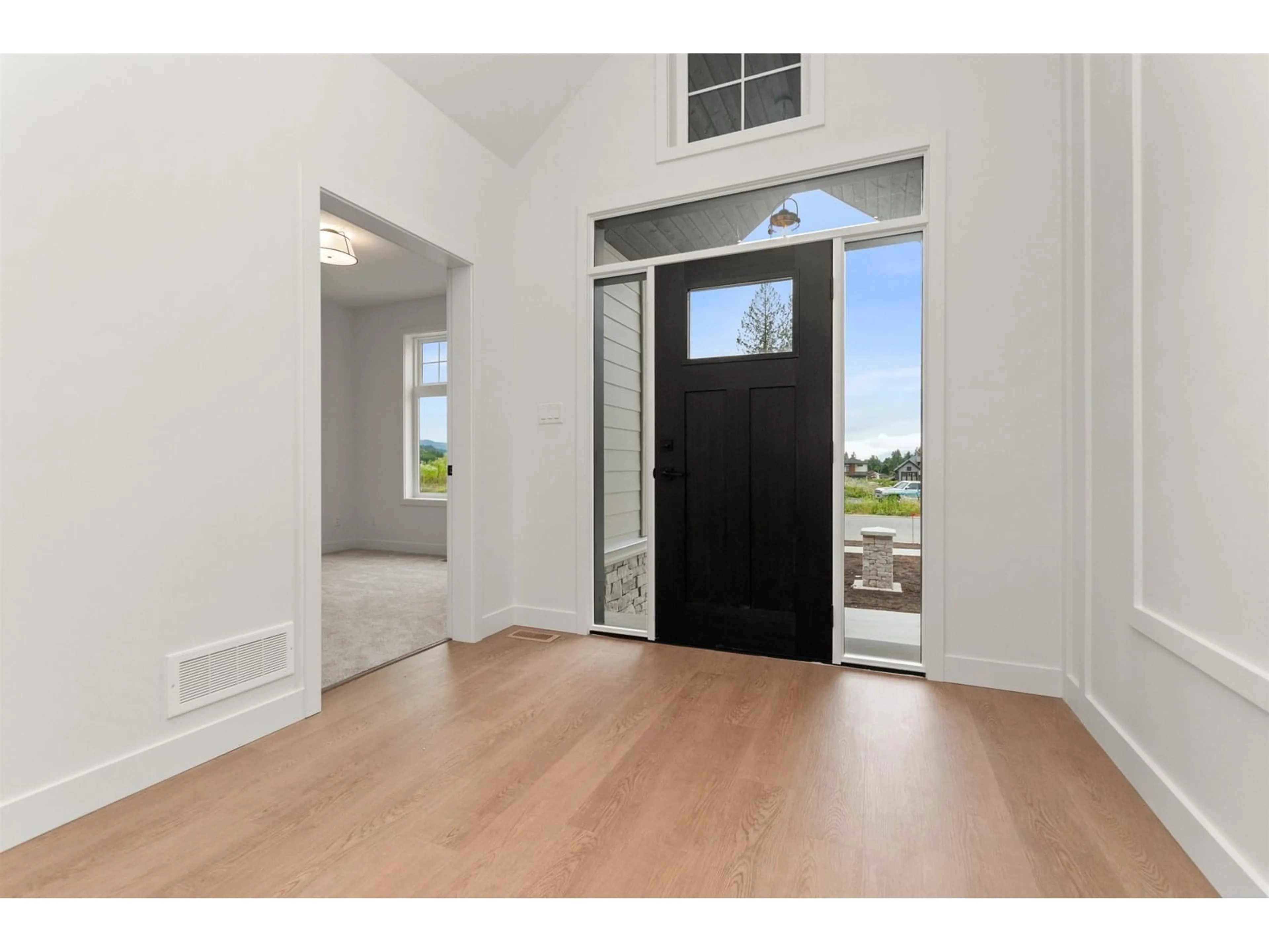 Indoor entryway for 10012 TRILLIUM WAY, Rosedale British Columbia V0X1X1