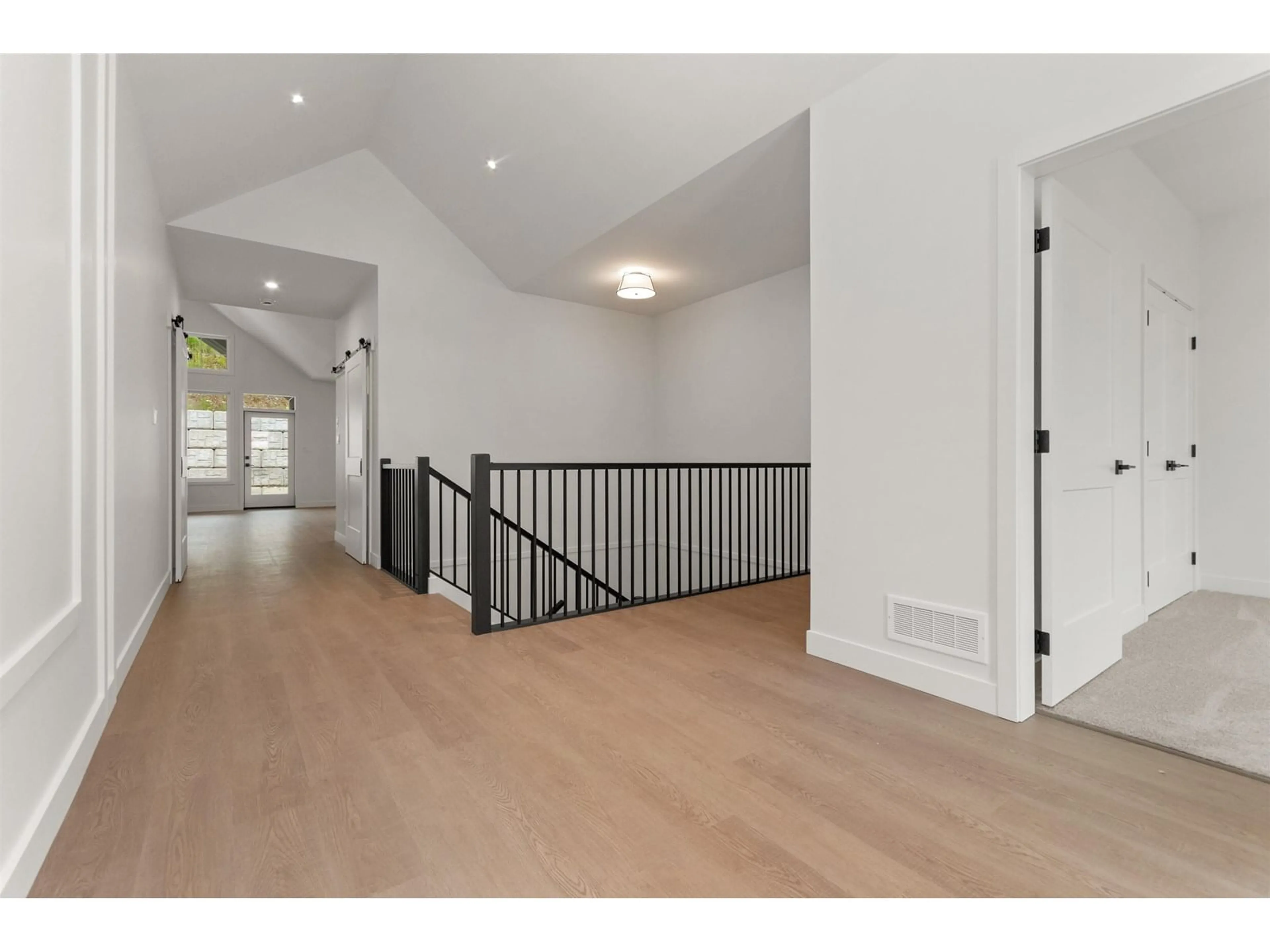 Indoor foyer for 10012 TRILLIUM WAY, Rosedale British Columbia V0X1X1