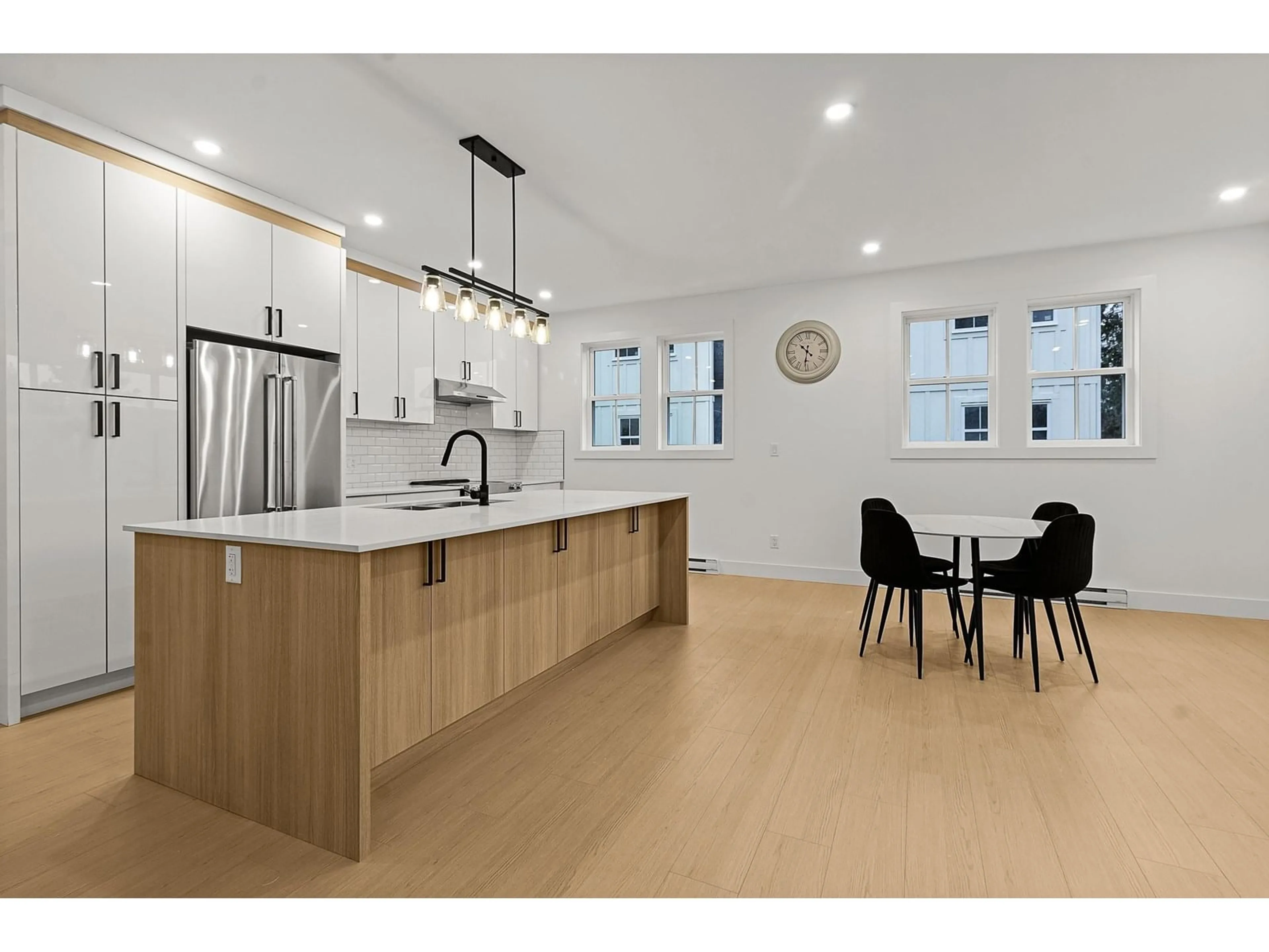 Open concept kitchen, wood/laminate floor for 4 - 2360 CRESCENT, Abbotsford British Columbia V2S3M2