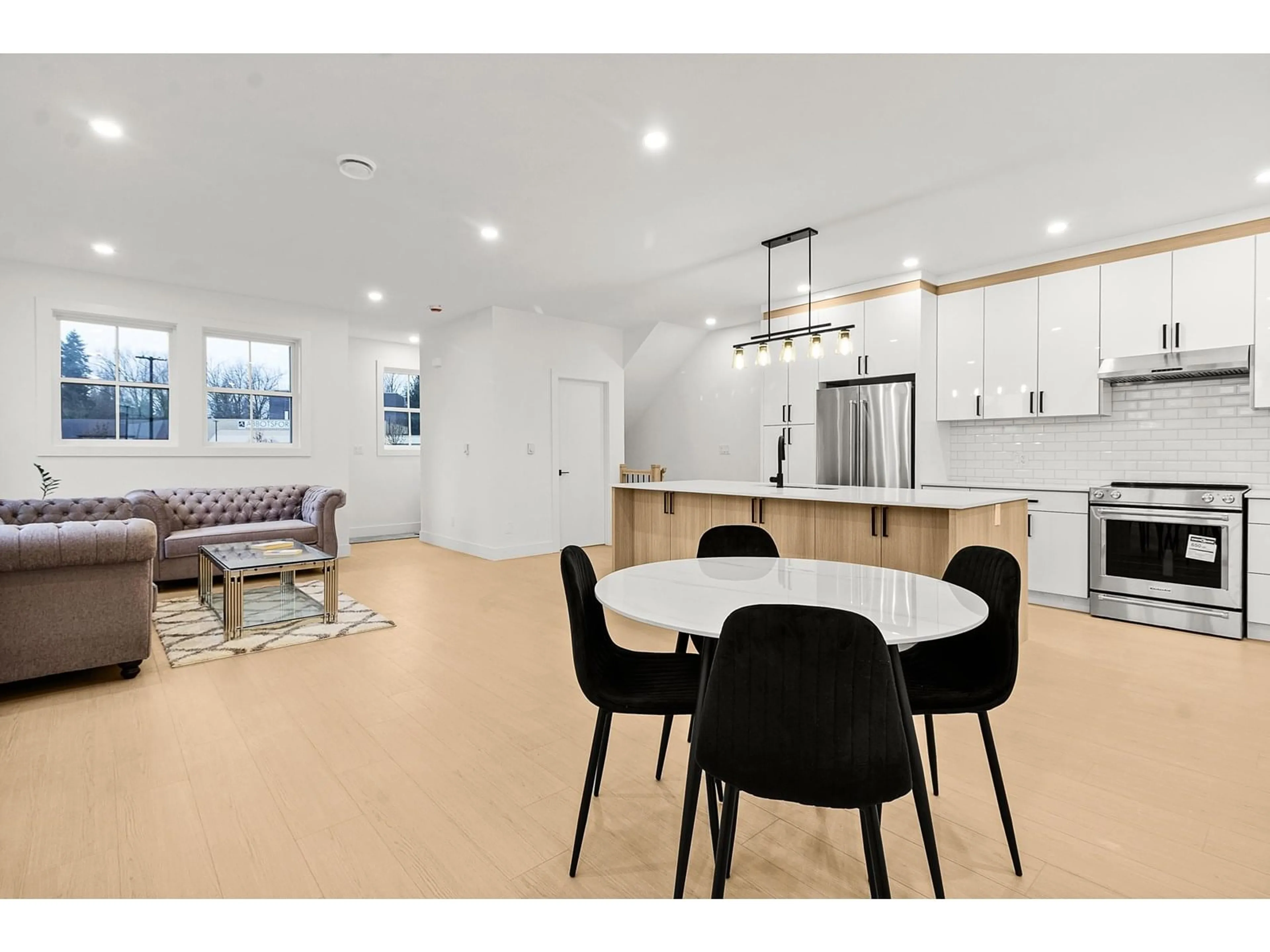 Open concept kitchen, unknown for 4 - 2360 CRESCENT, Abbotsford British Columbia V2S3M2