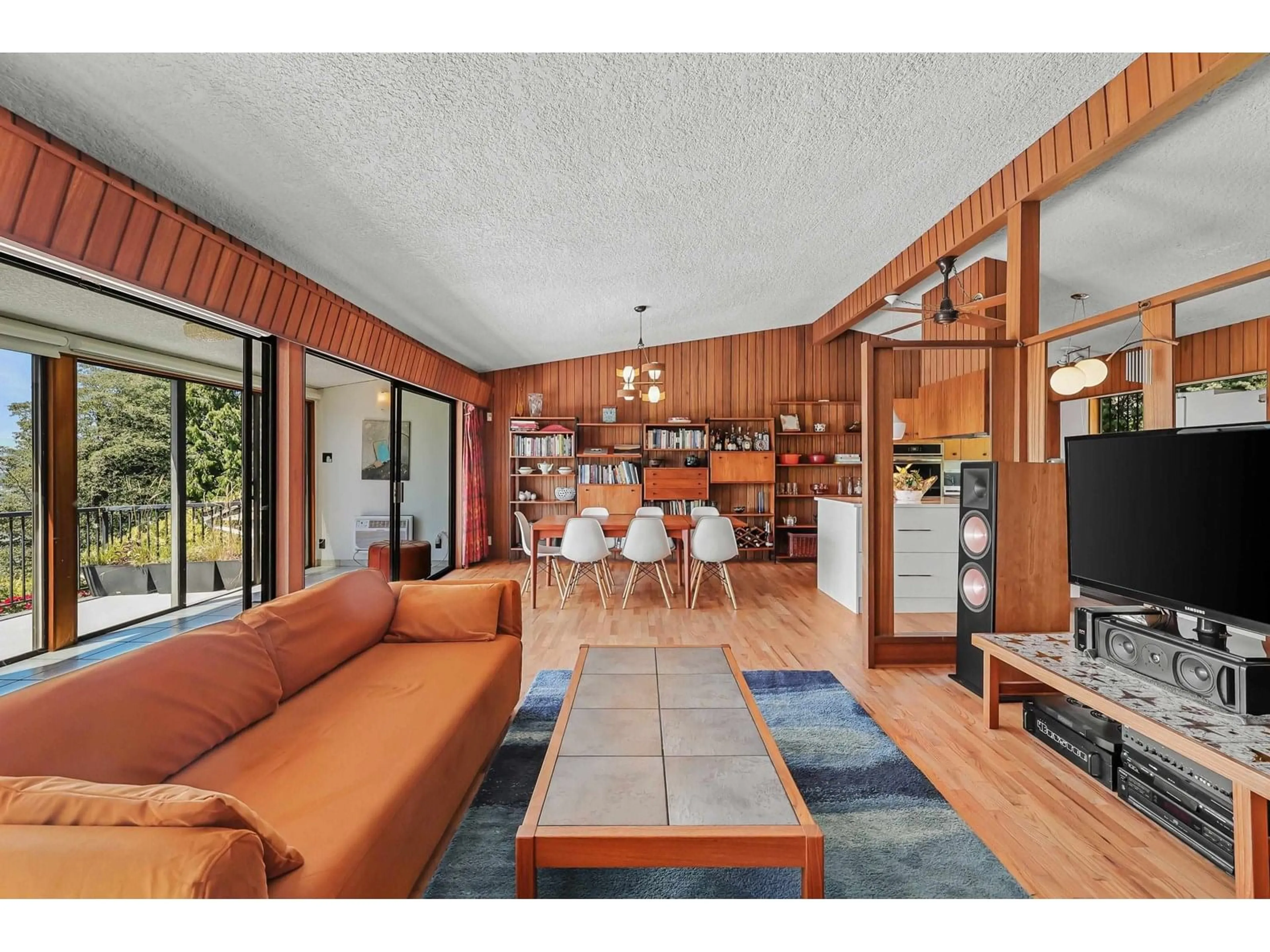 Living room with furniture, unknown for 12529 104, Surrey British Columbia V3V3H5